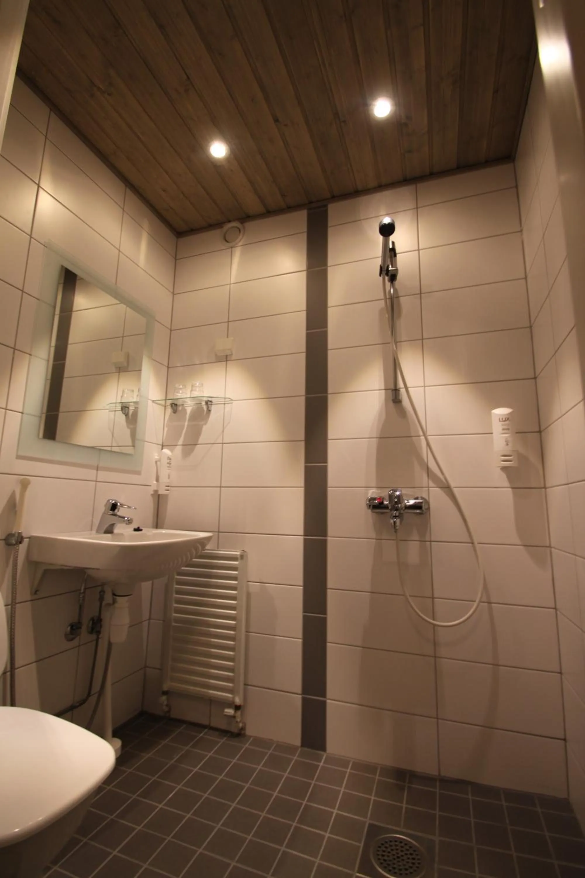 Bathroom in Hotelli Jussan Tupa