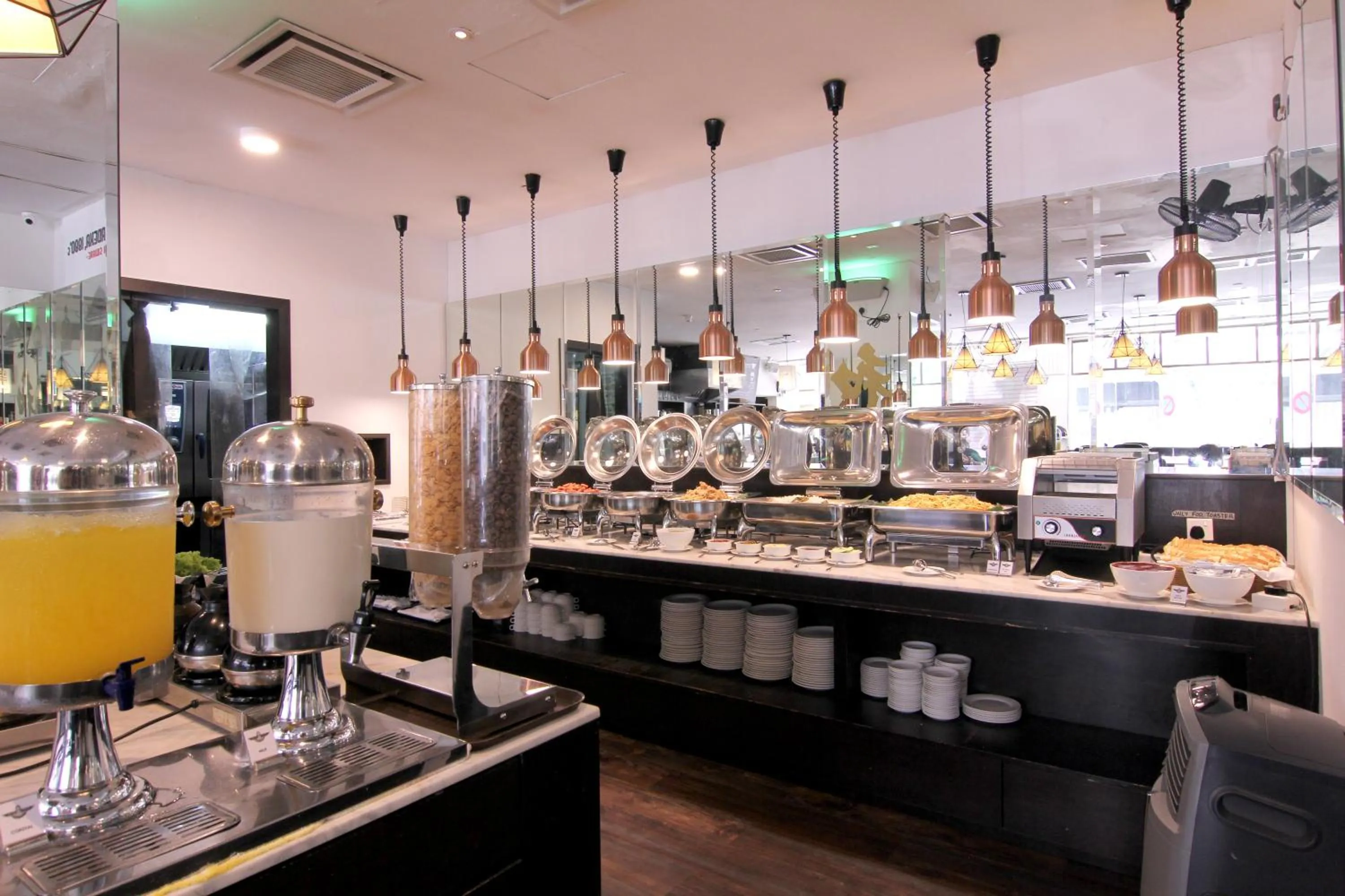 Restaurant/places to eat in Pacific Express Hotel Central Market Kuala Lumpur