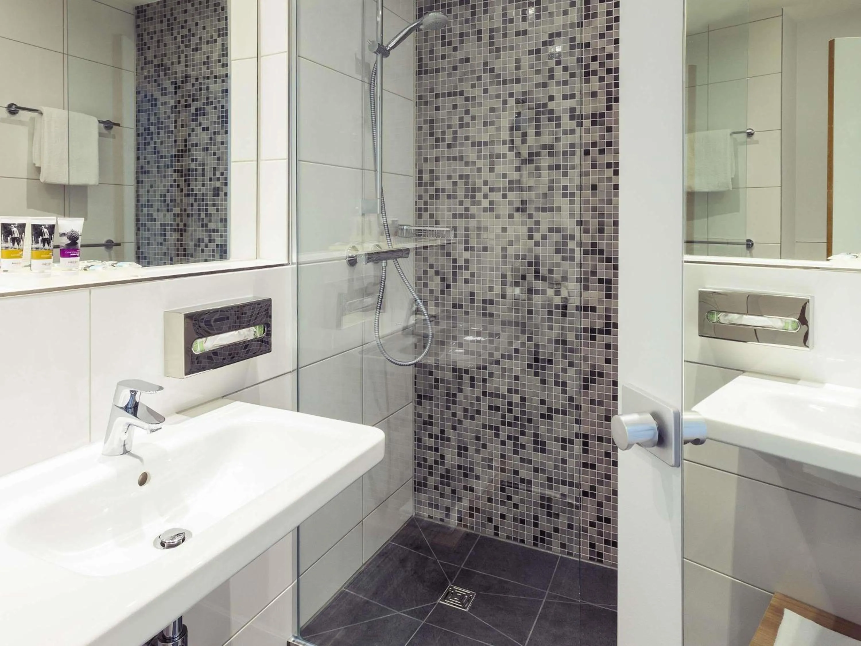 Bedroom in Mercure Hotel Nijmegen Centre