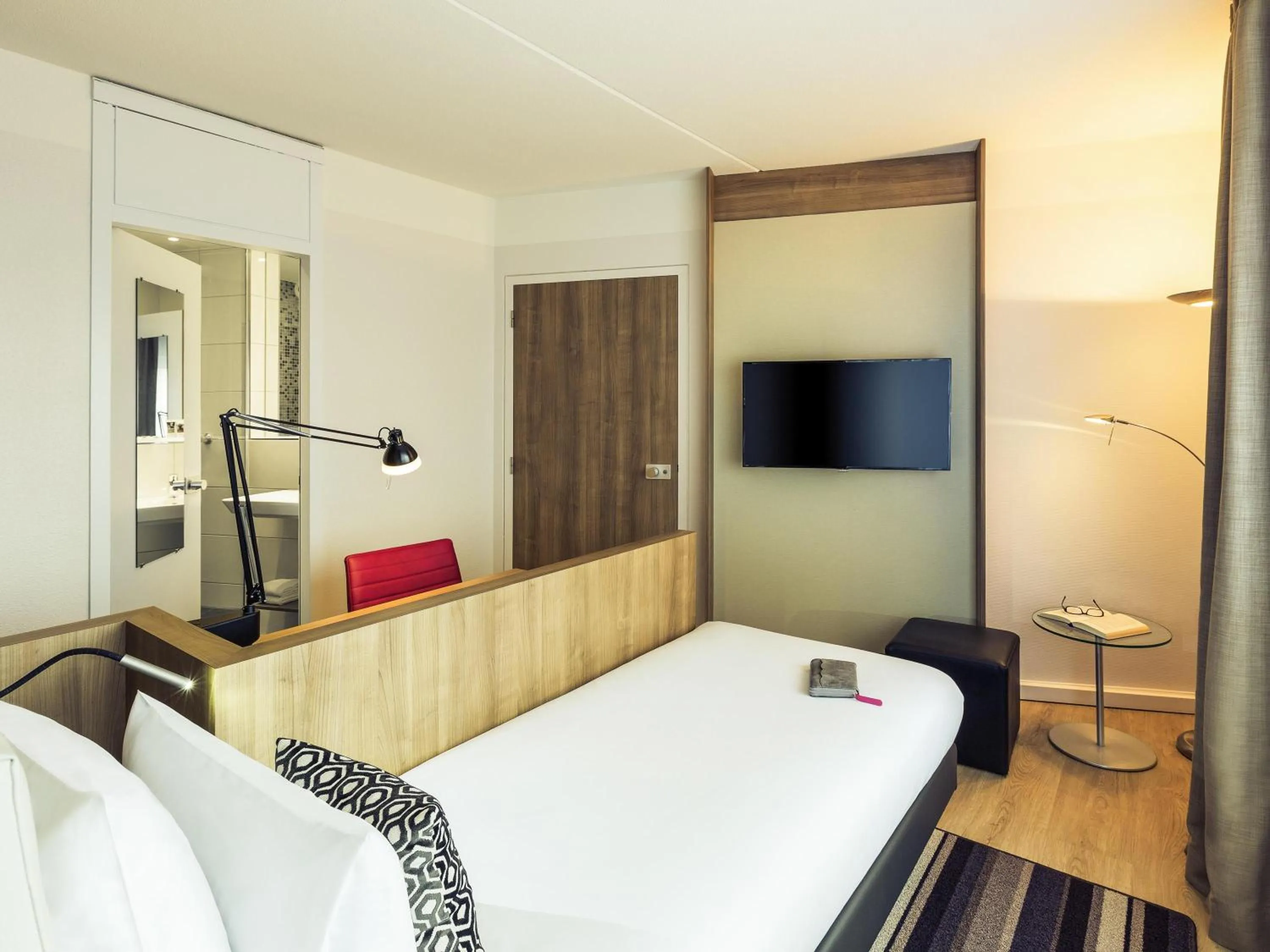 Bedroom, Bed in Mercure Hotel Nijmegen Centre