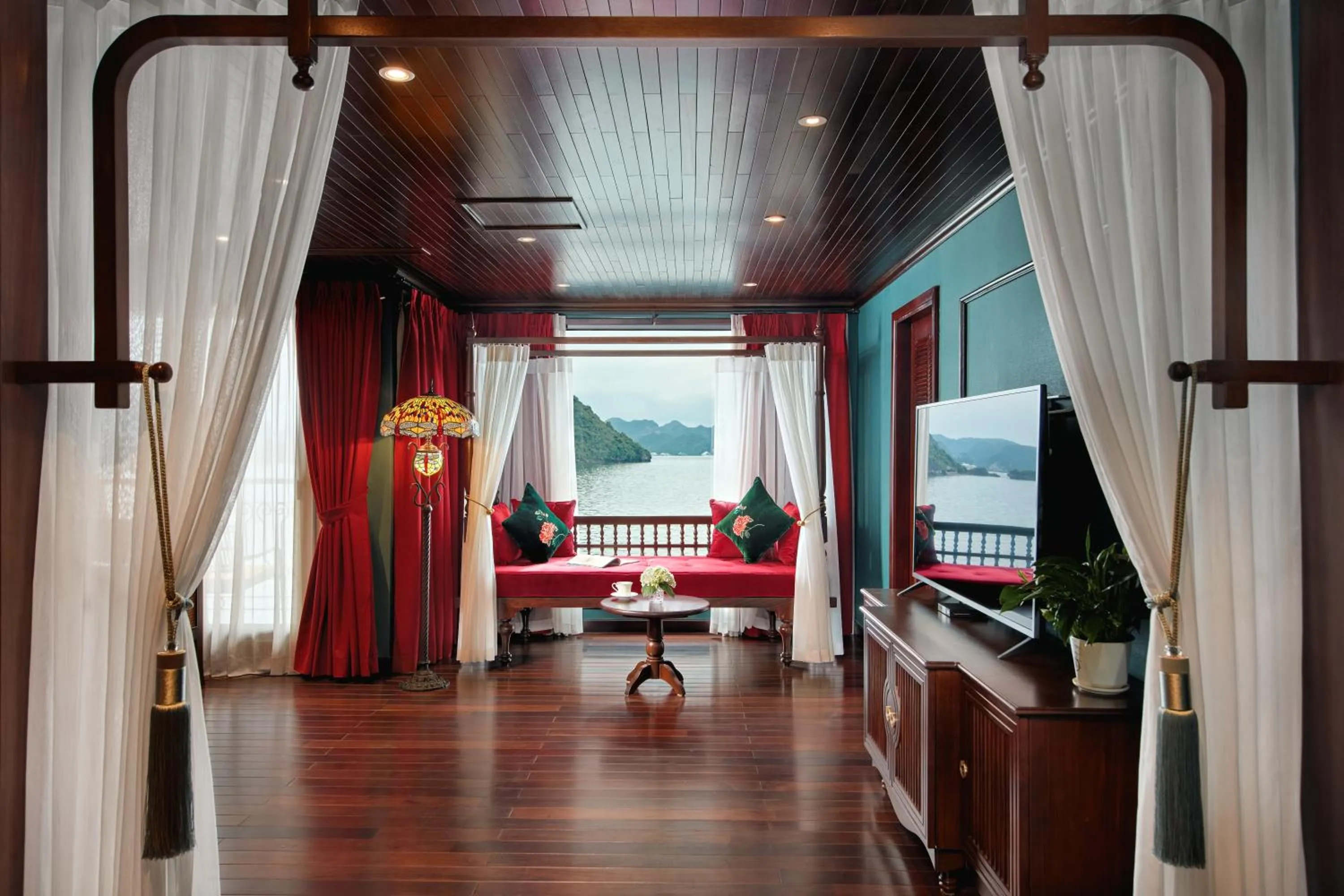 TV and multimedia in Indochine Premium Halong Bay