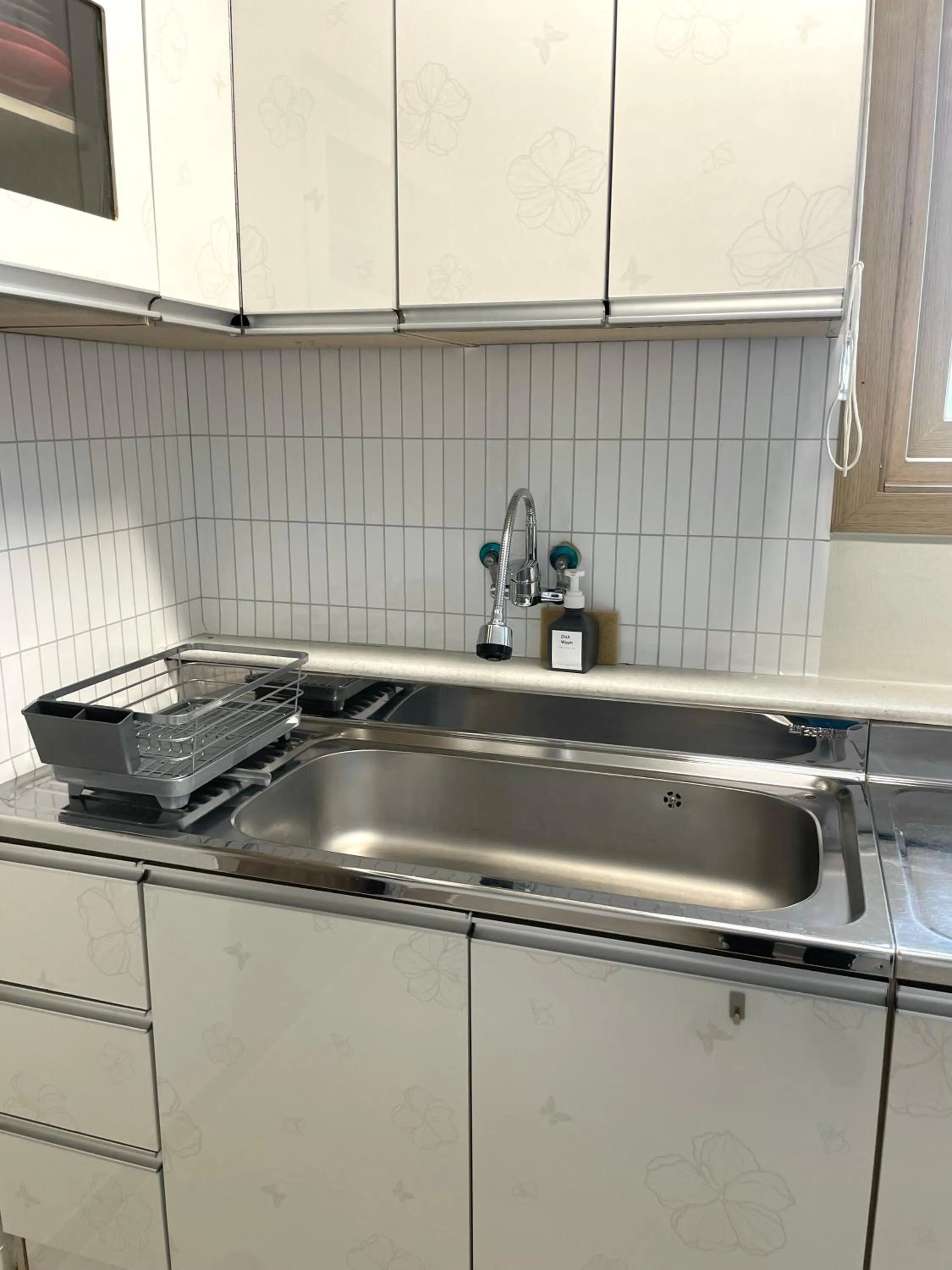 Communal kitchen in Danaharu Guesthouse