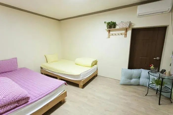 Twin Room in Danaharu Guesthouse Twin Room in Danaharu Guesthouse