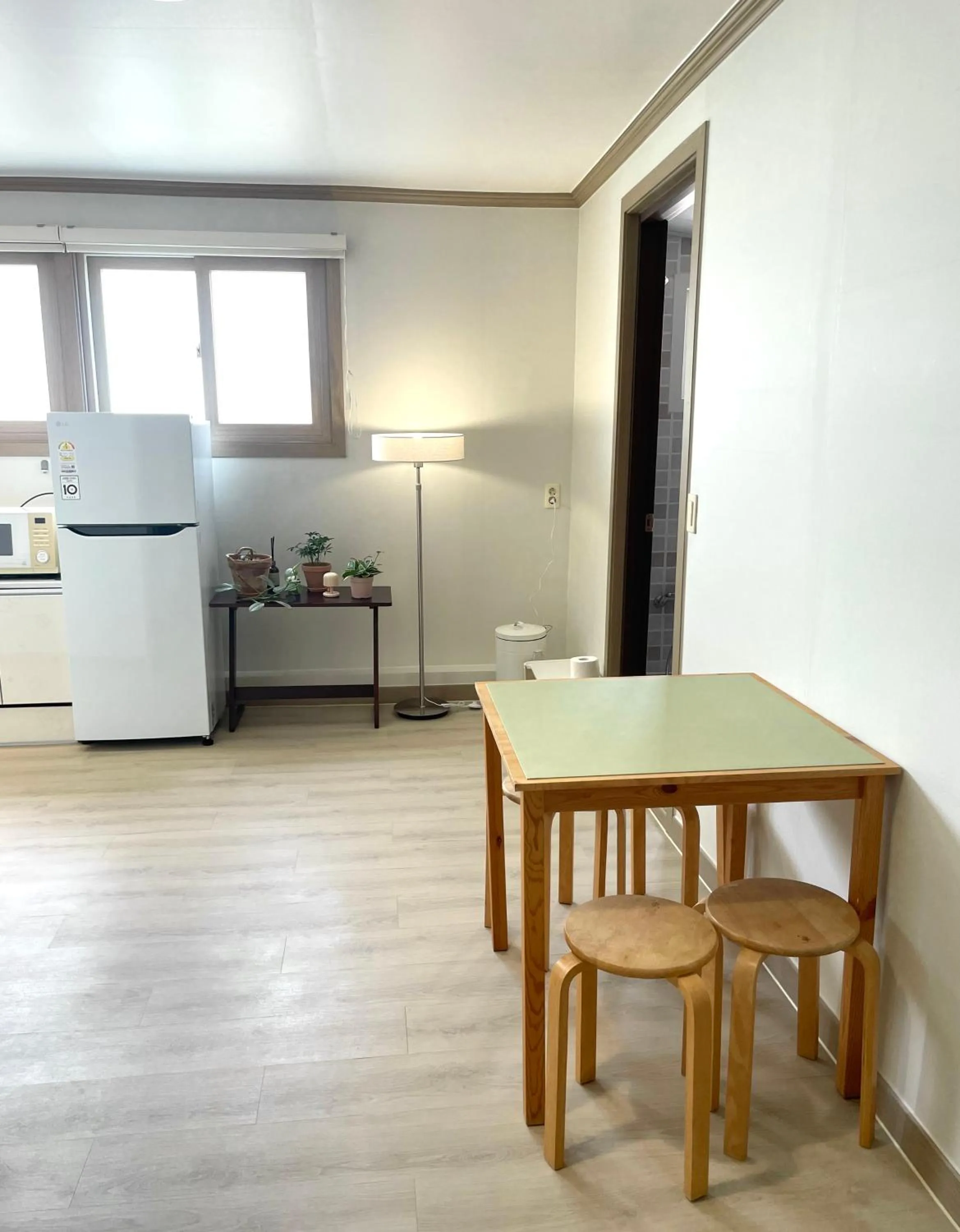 Communal kitchen in Danaharu Guesthouse