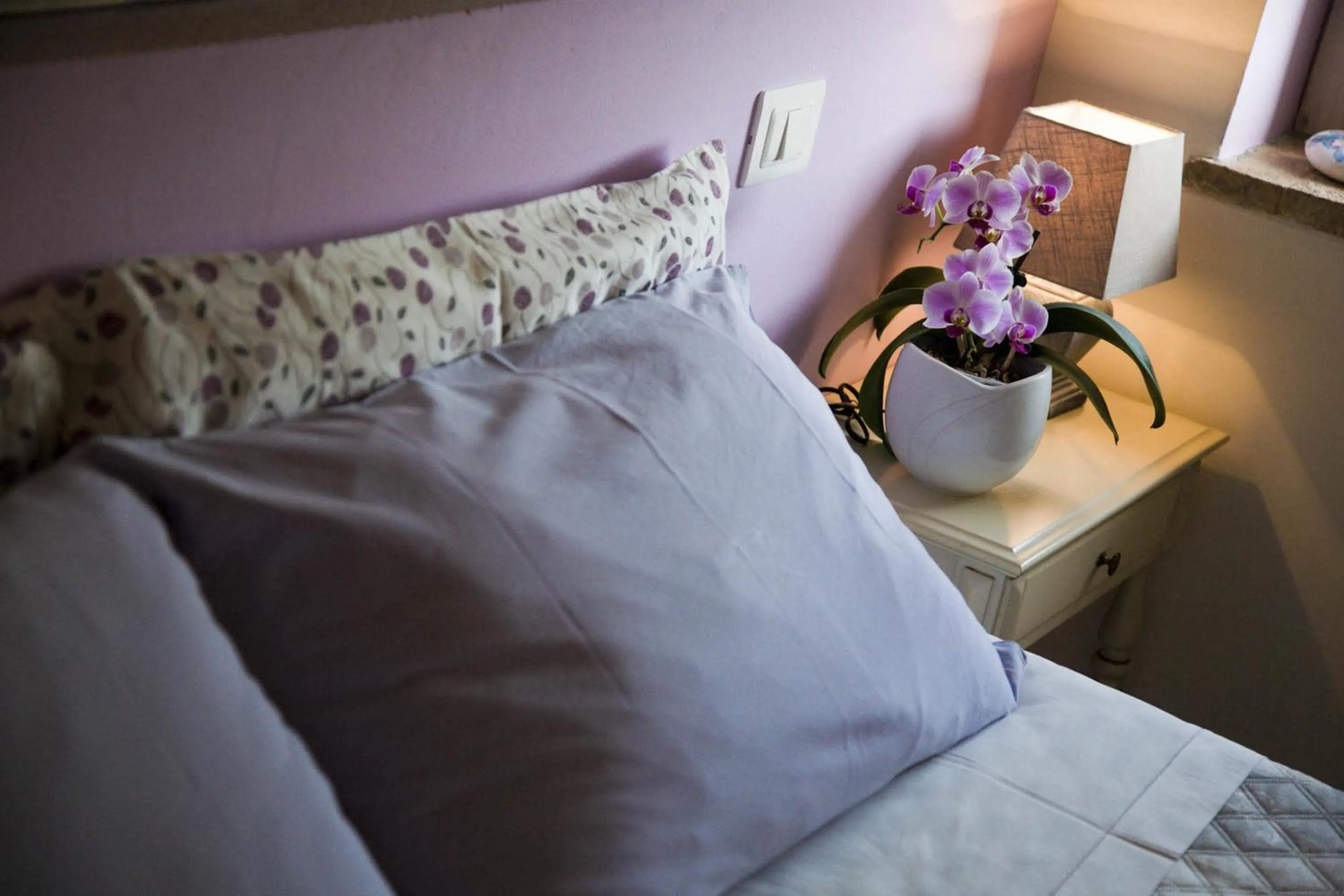 Decorative detail, Bed in B&B Campodisole