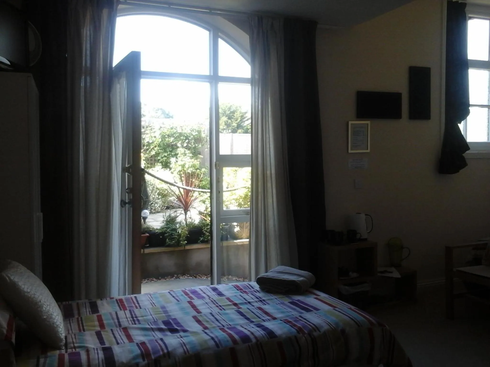 Garden view, Bed in The Royal Oak