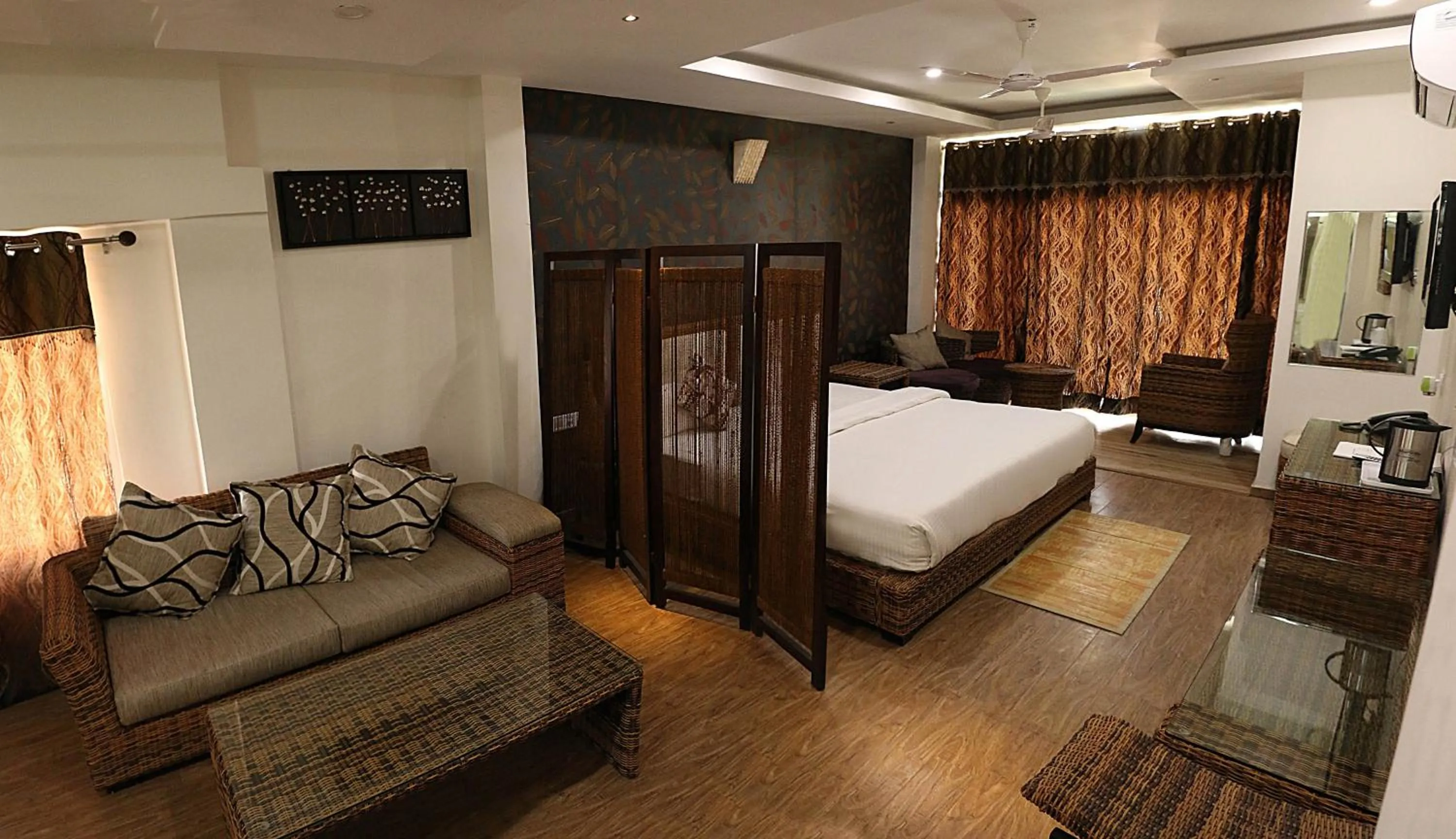 Shower, Bed in Ganga Exotica