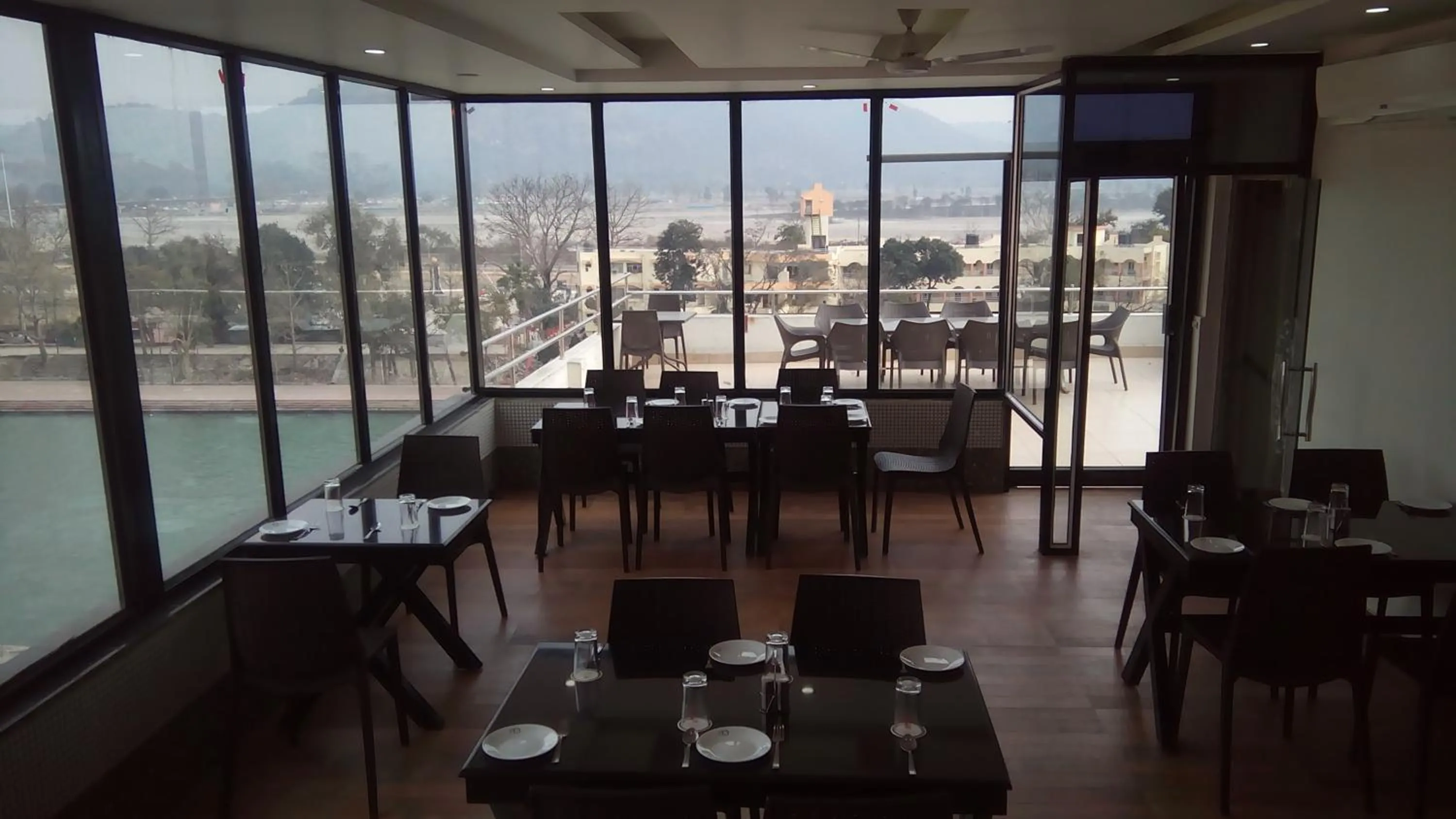 Restaurant/places to eat in Ganga Exotica