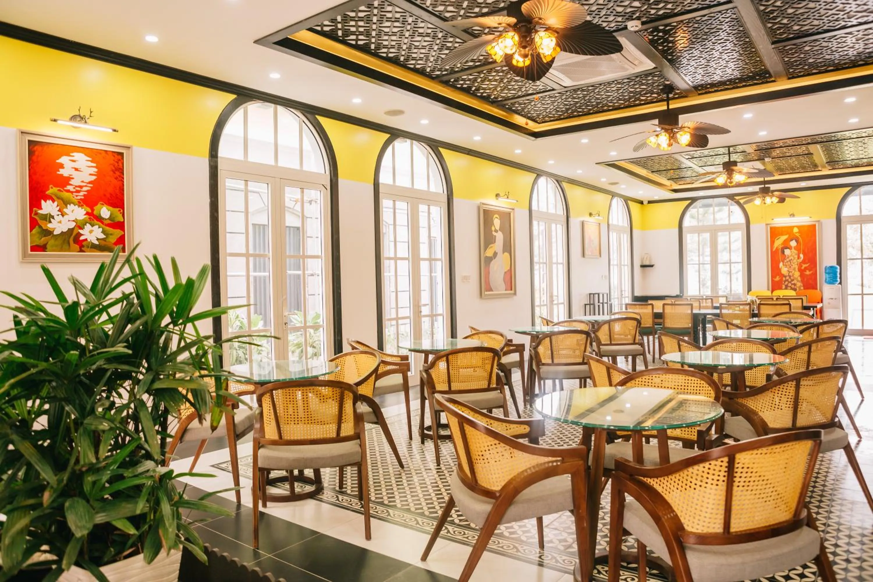 Communal lounge/ TV room in Alee HaLong Hotel