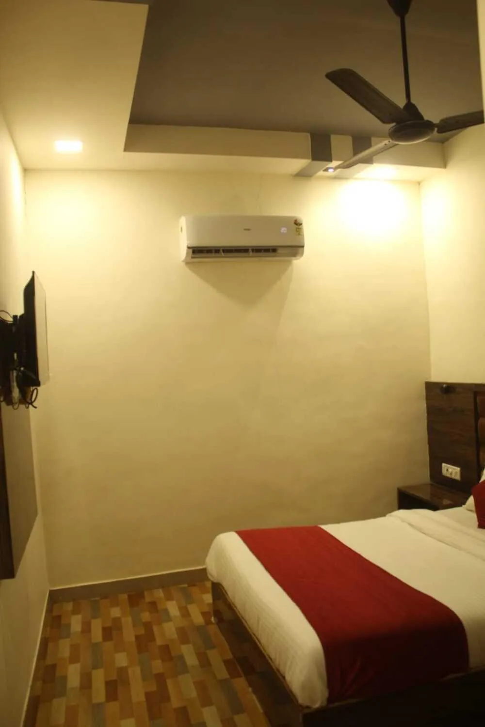 Bed in Hotel Siddharth Residency- Siddharth Nagar, Goregaon West