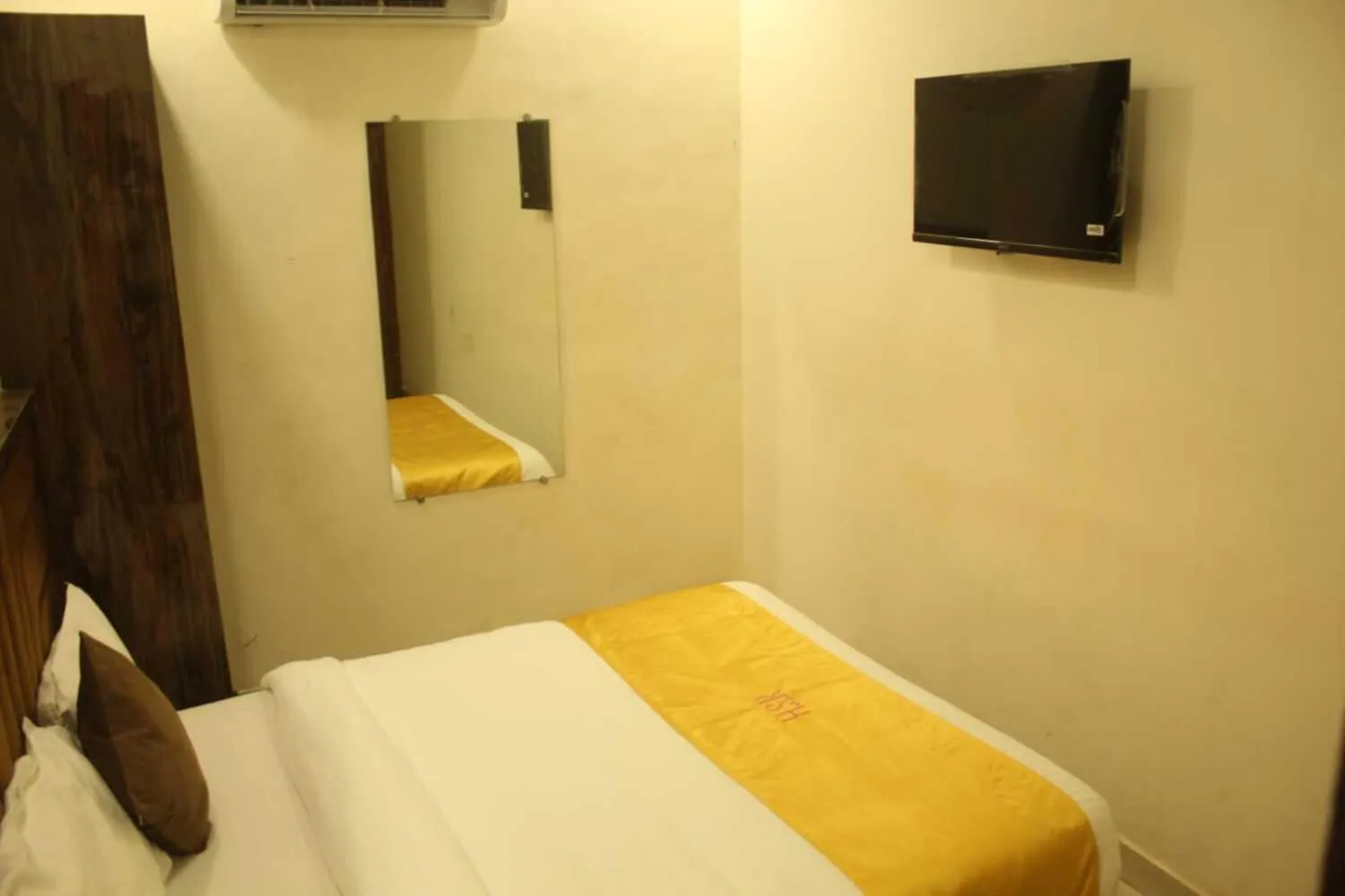 Bed in Hotel Siddharth Residency- Siddharth Nagar, Goregaon West