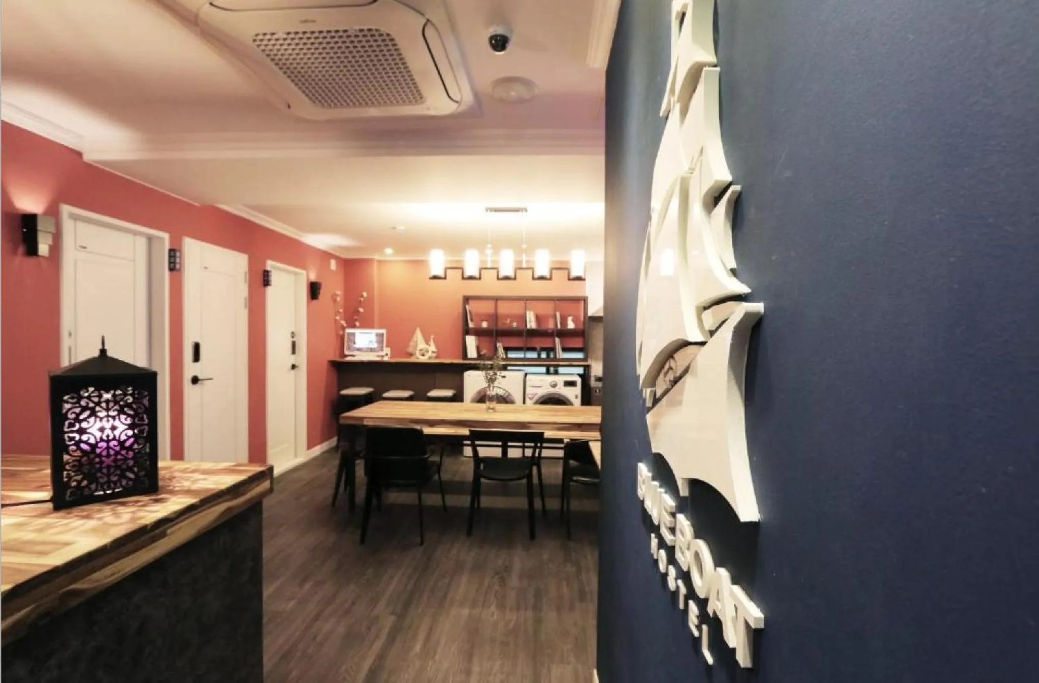 Communal lounge/ TV room in Blueboat Hostel Jeonju