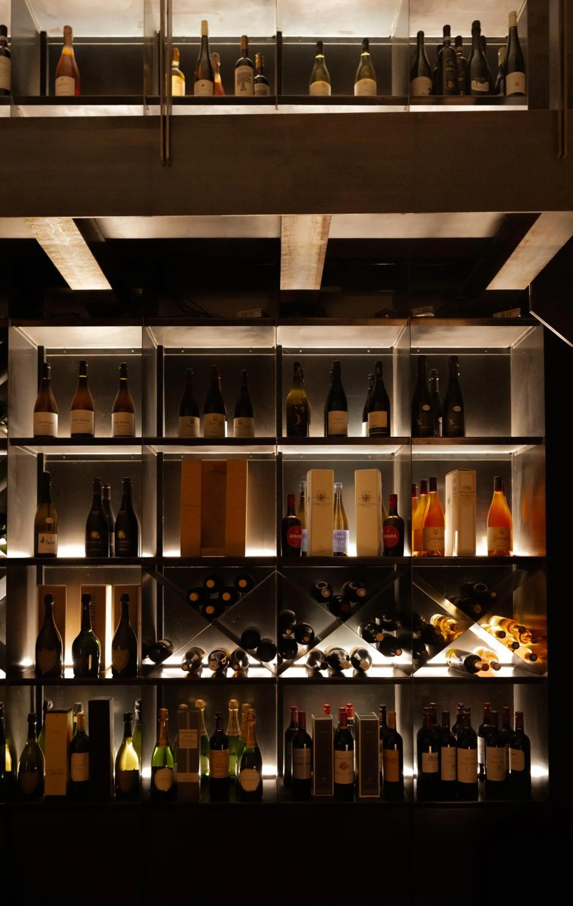 Restaurant/places to eat in Palazzo Petrvs