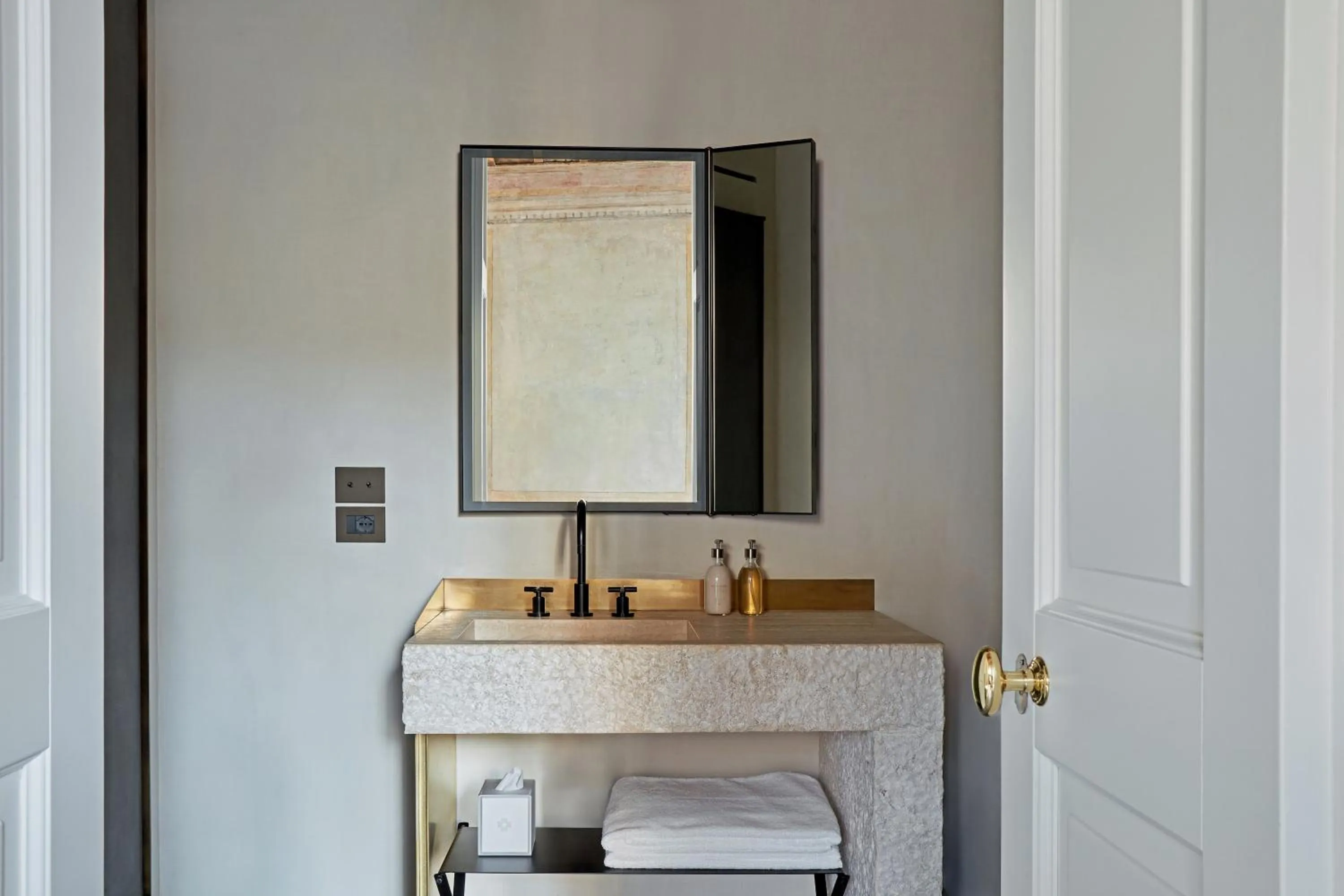 Bathroom in Palazzo Petrvs