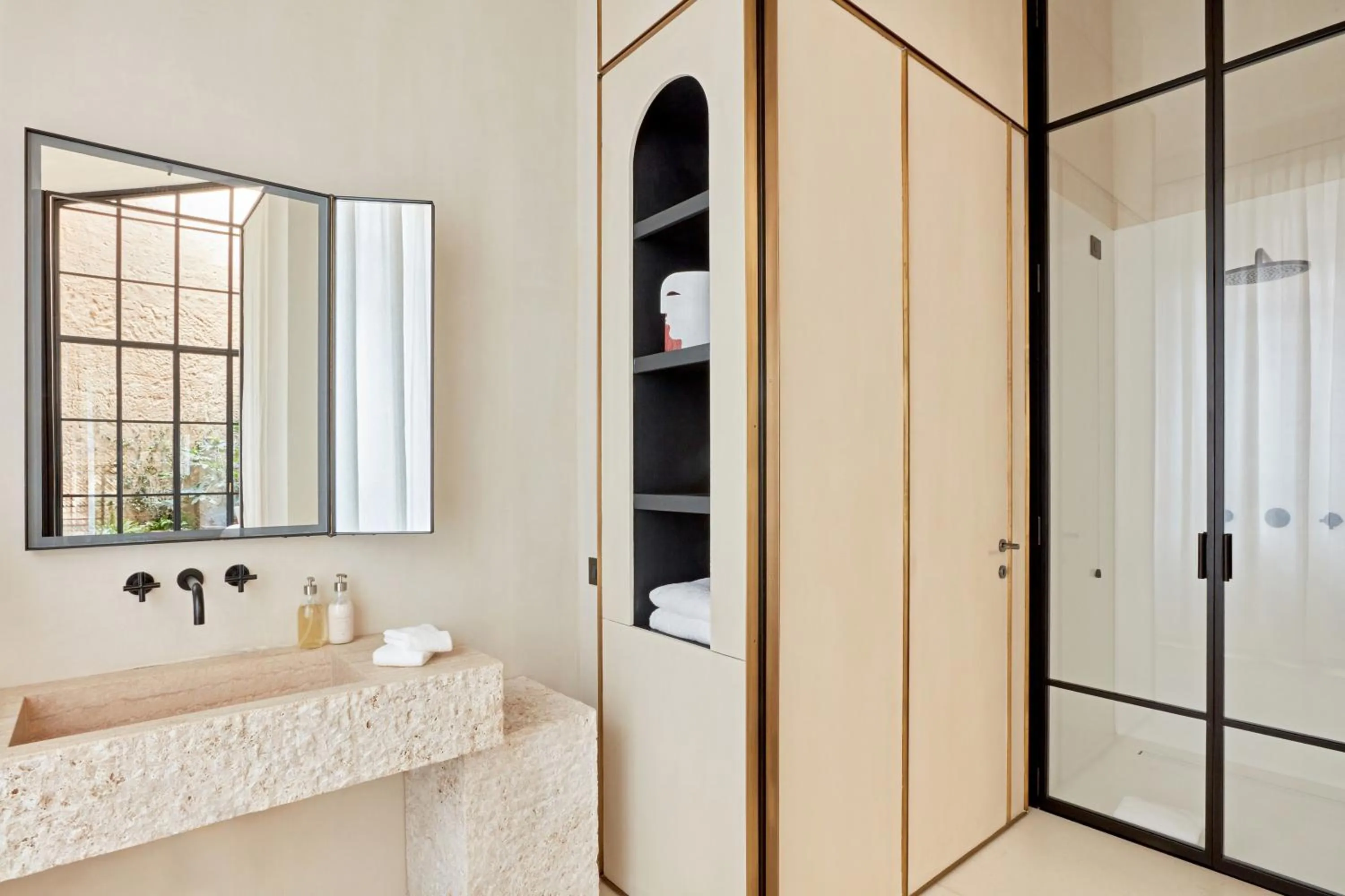 Bathroom in Palazzo Petrvs