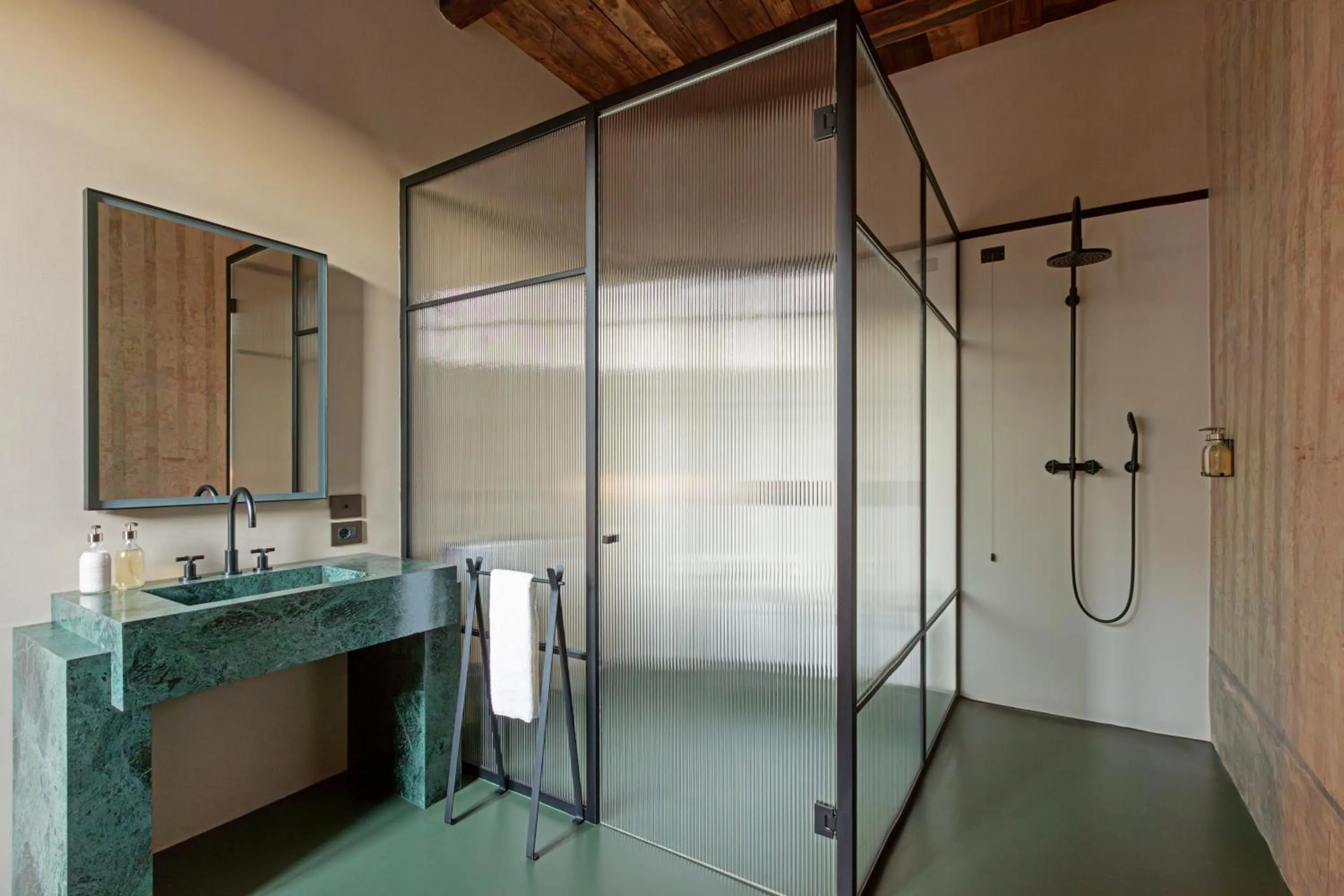 Bathroom in Palazzo Petrvs