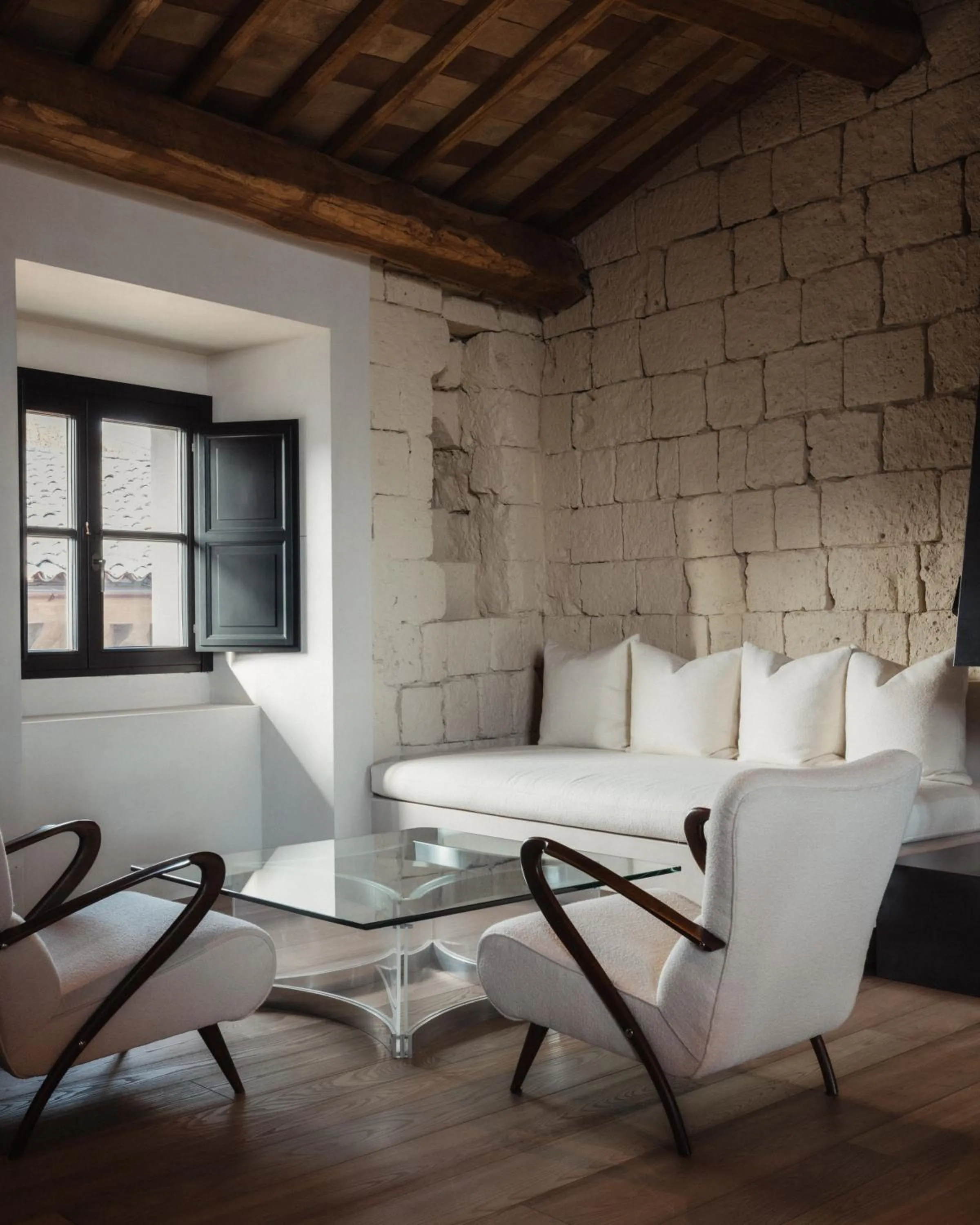 Seating area in Palazzo Petrvs