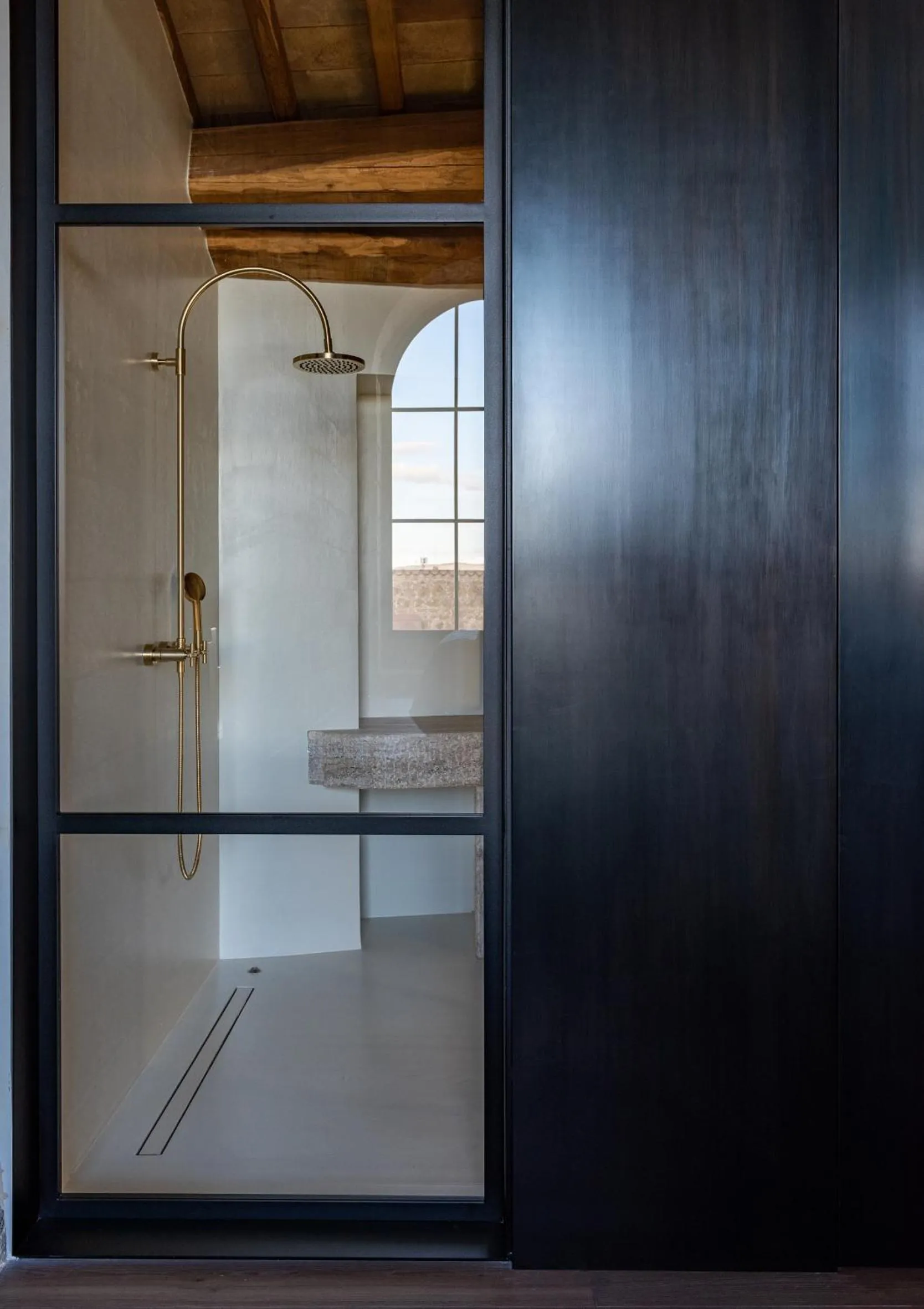 Shower in Palazzo Petrvs