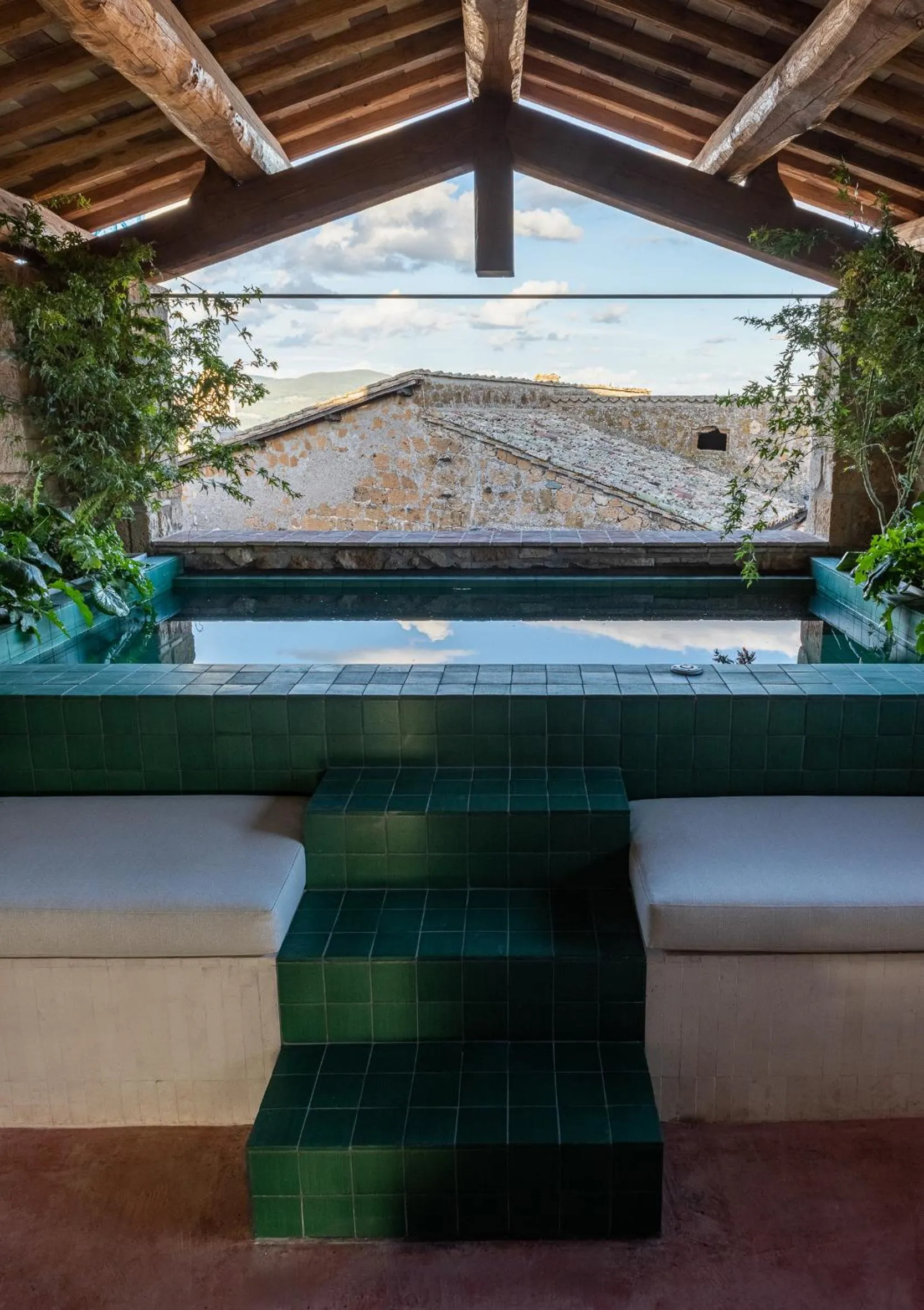 Swimming pool in Palazzo Petrvs