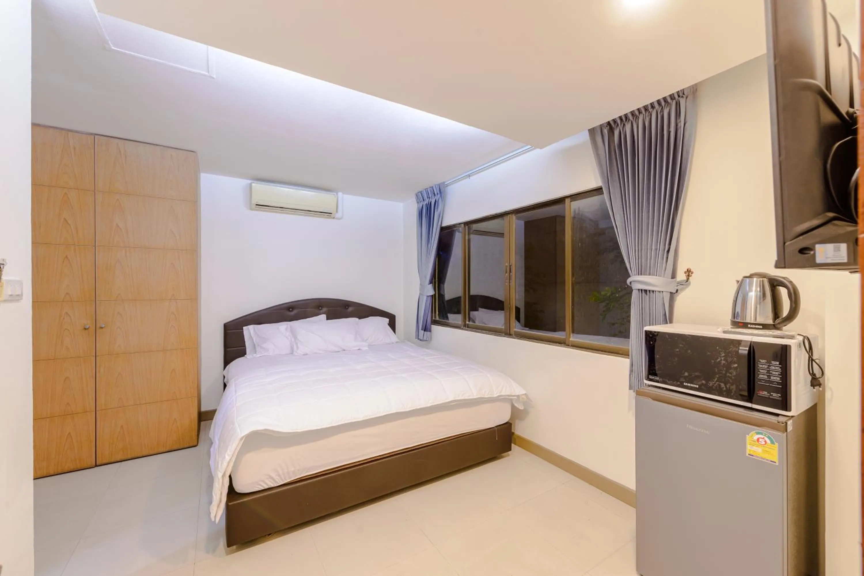 Bedroom, Bed in Pasadena Lodge