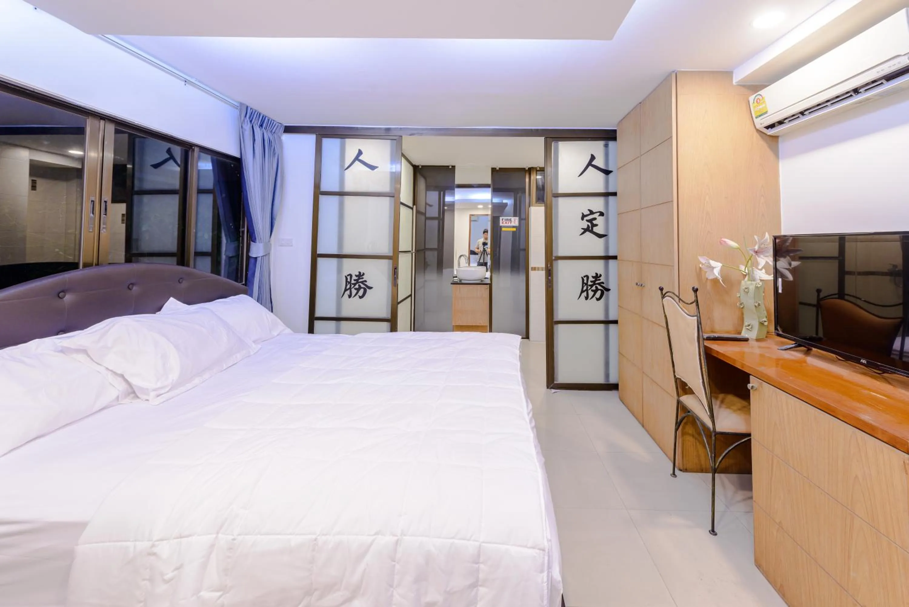 Bed in Pasadena Lodge