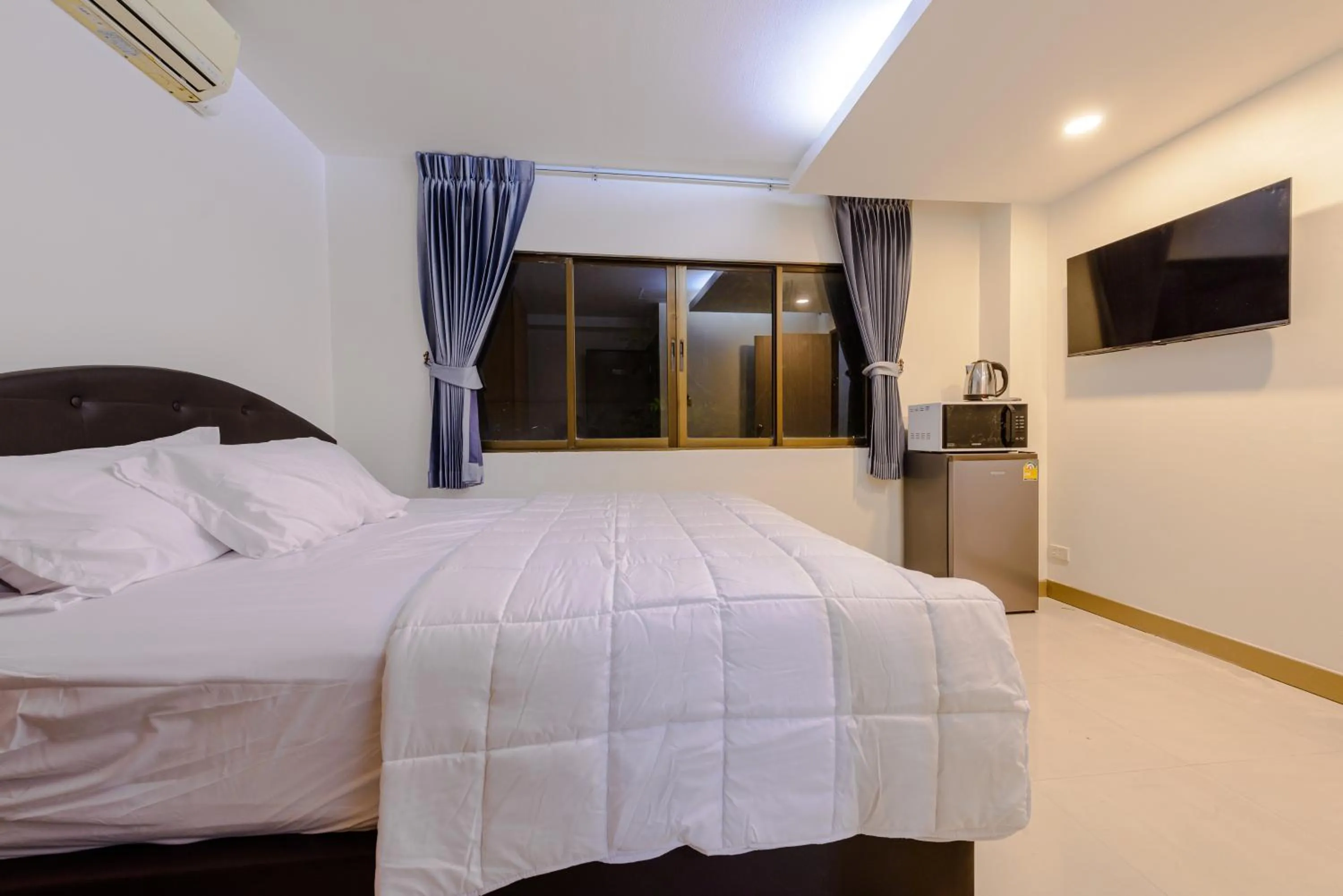 Bed in Pasadena Lodge