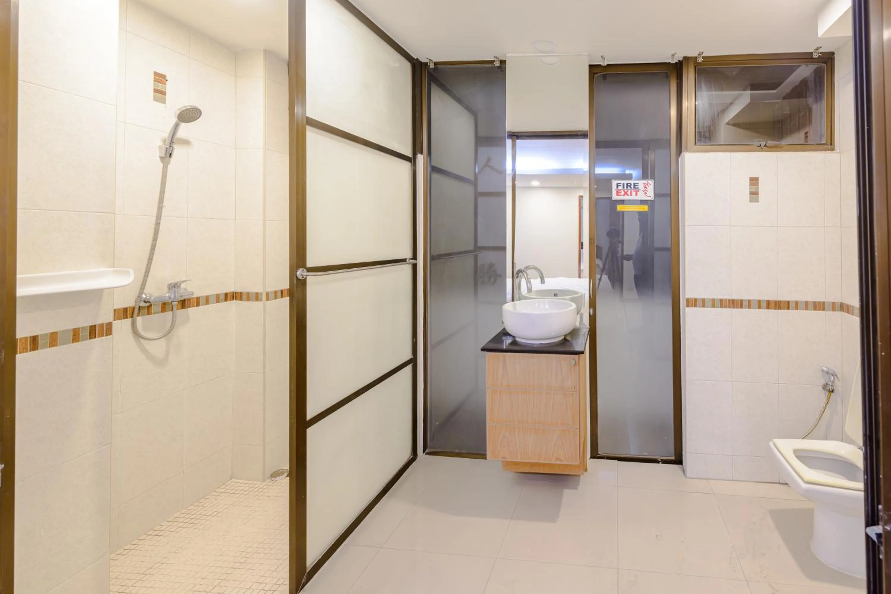 Bathroom in Pasadena Lodge