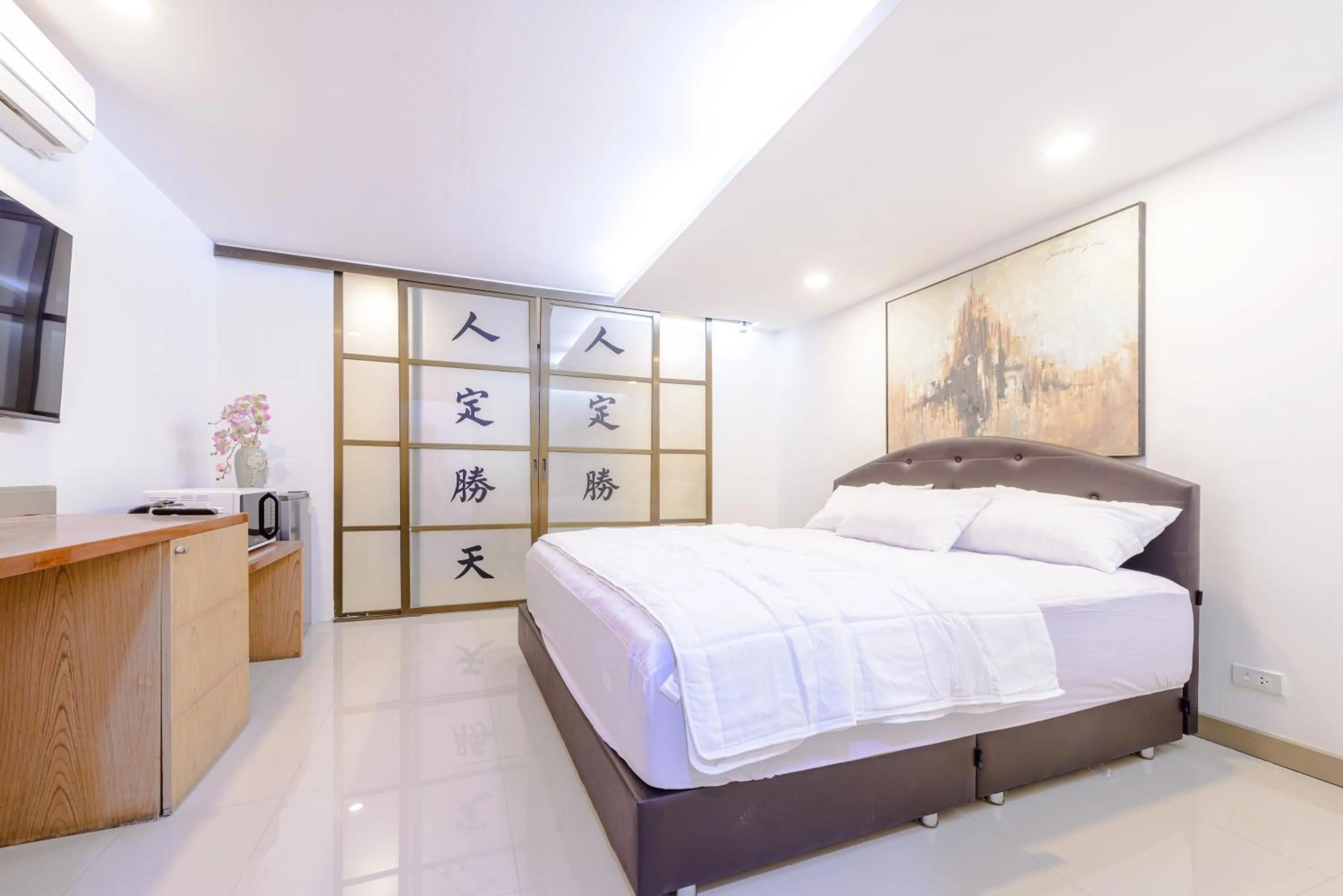 Bed in Pasadena Lodge