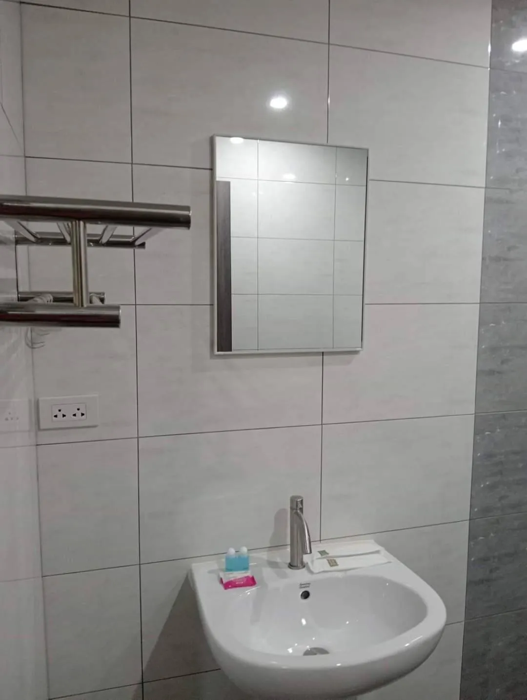 Toilet in Pasadena Lodge