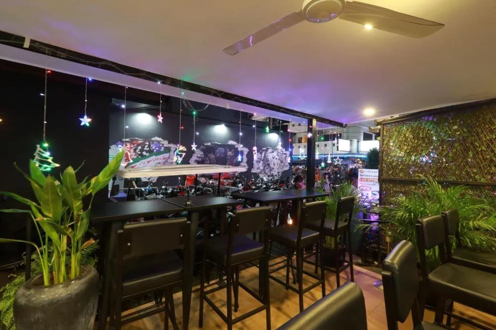 Restaurant/places to eat in Pasadena Lodge