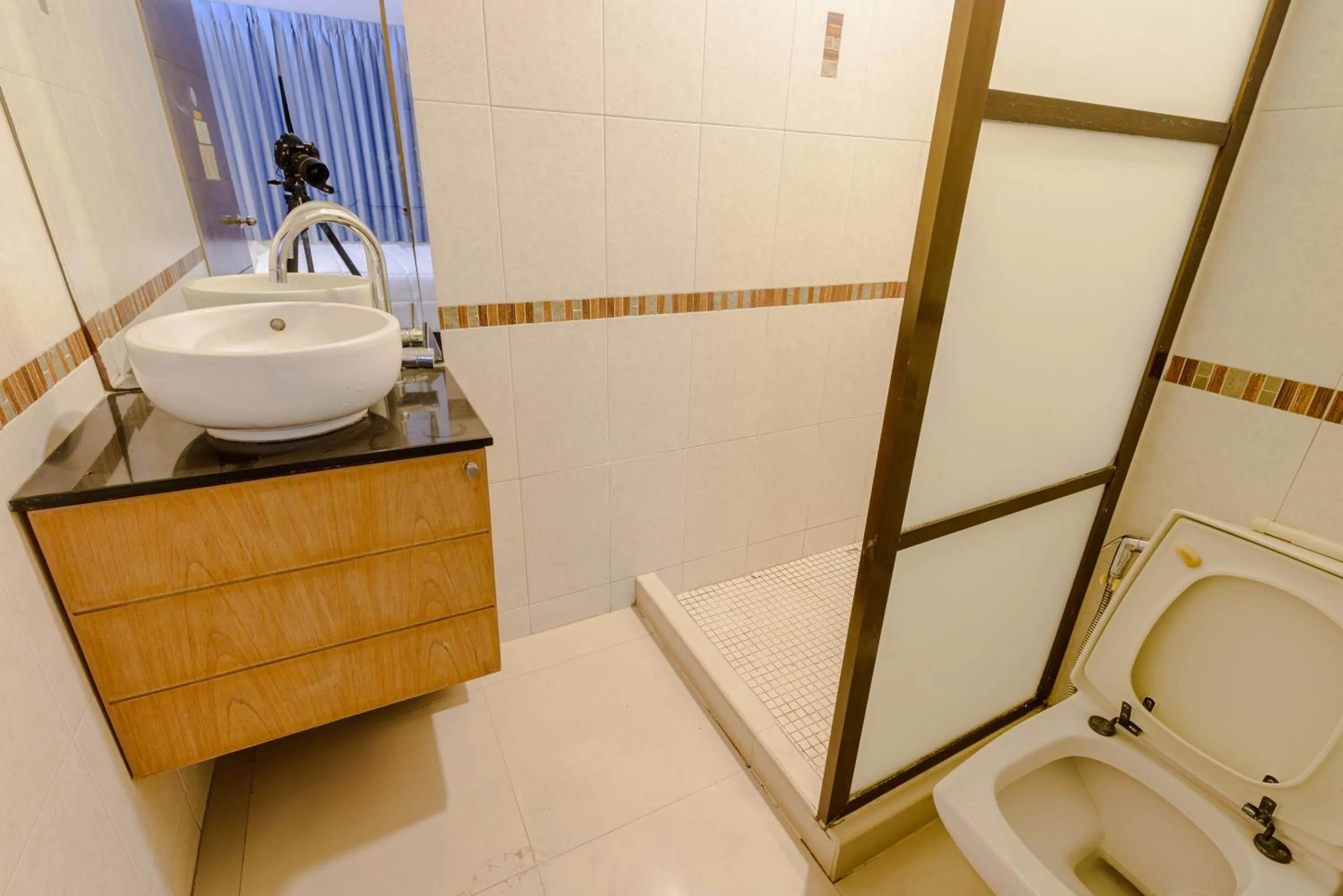 Bathroom in Pasadena Lodge