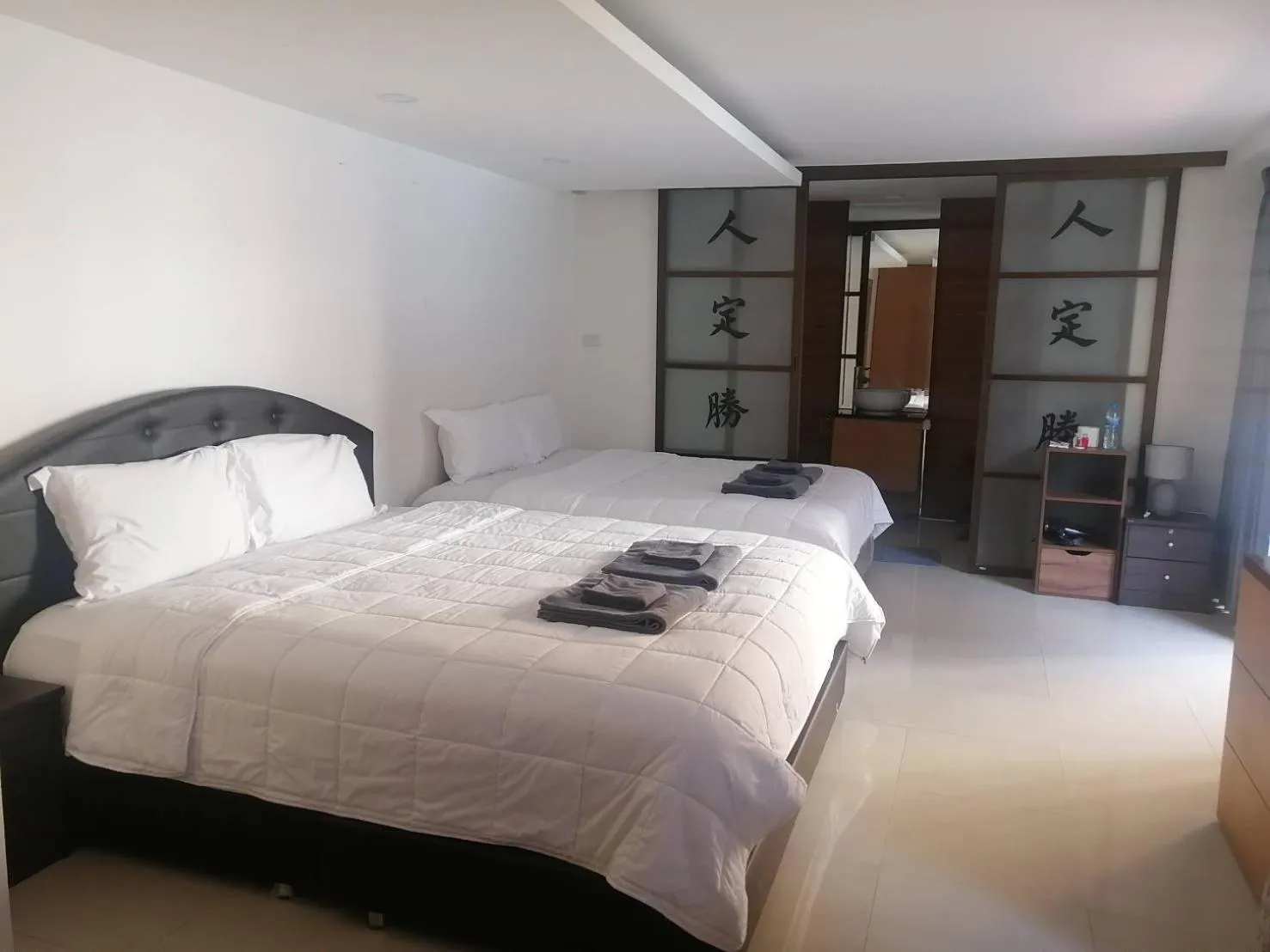 Bed in Pasadena Lodge