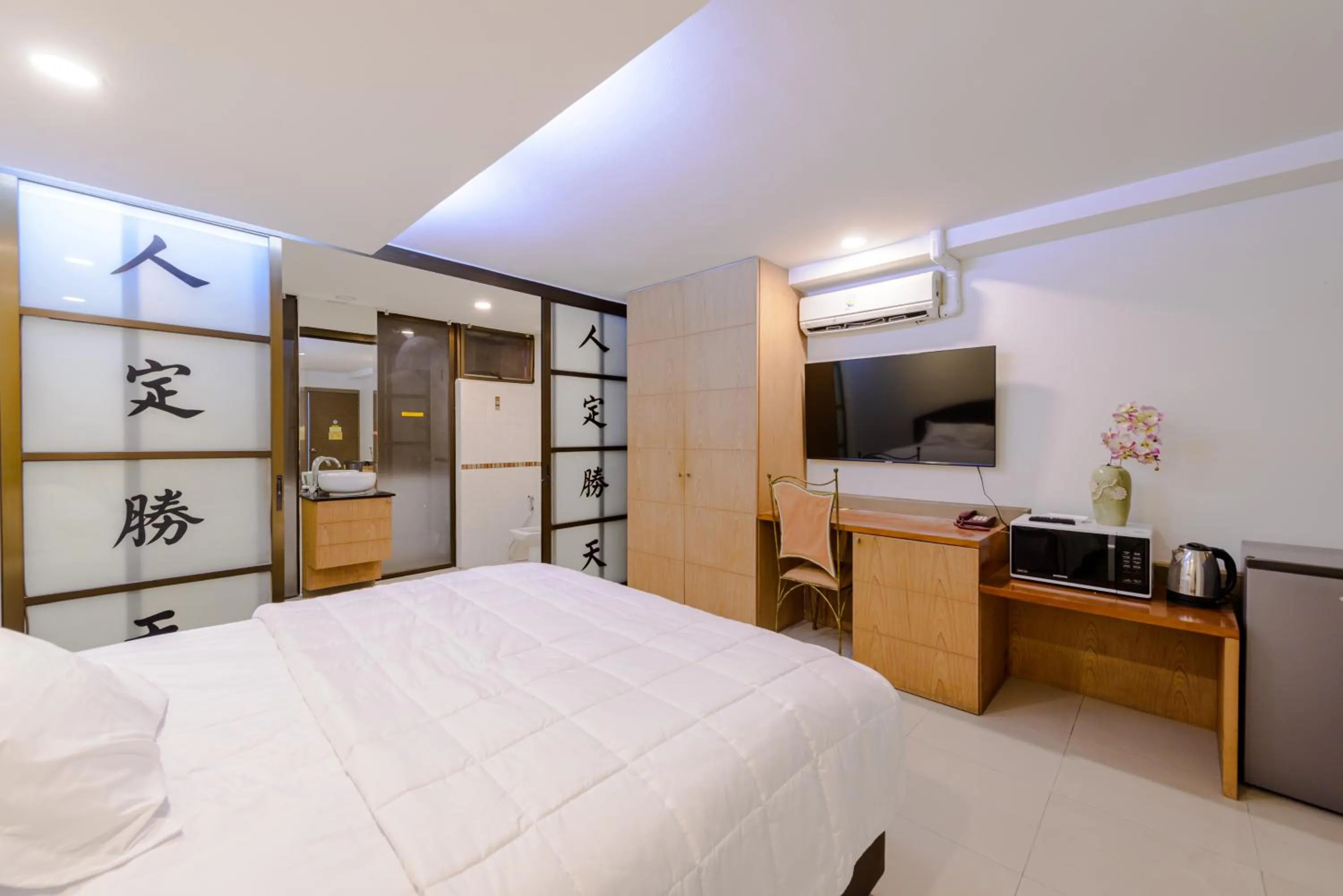 View (from property/room), Bed in Pasadena Lodge