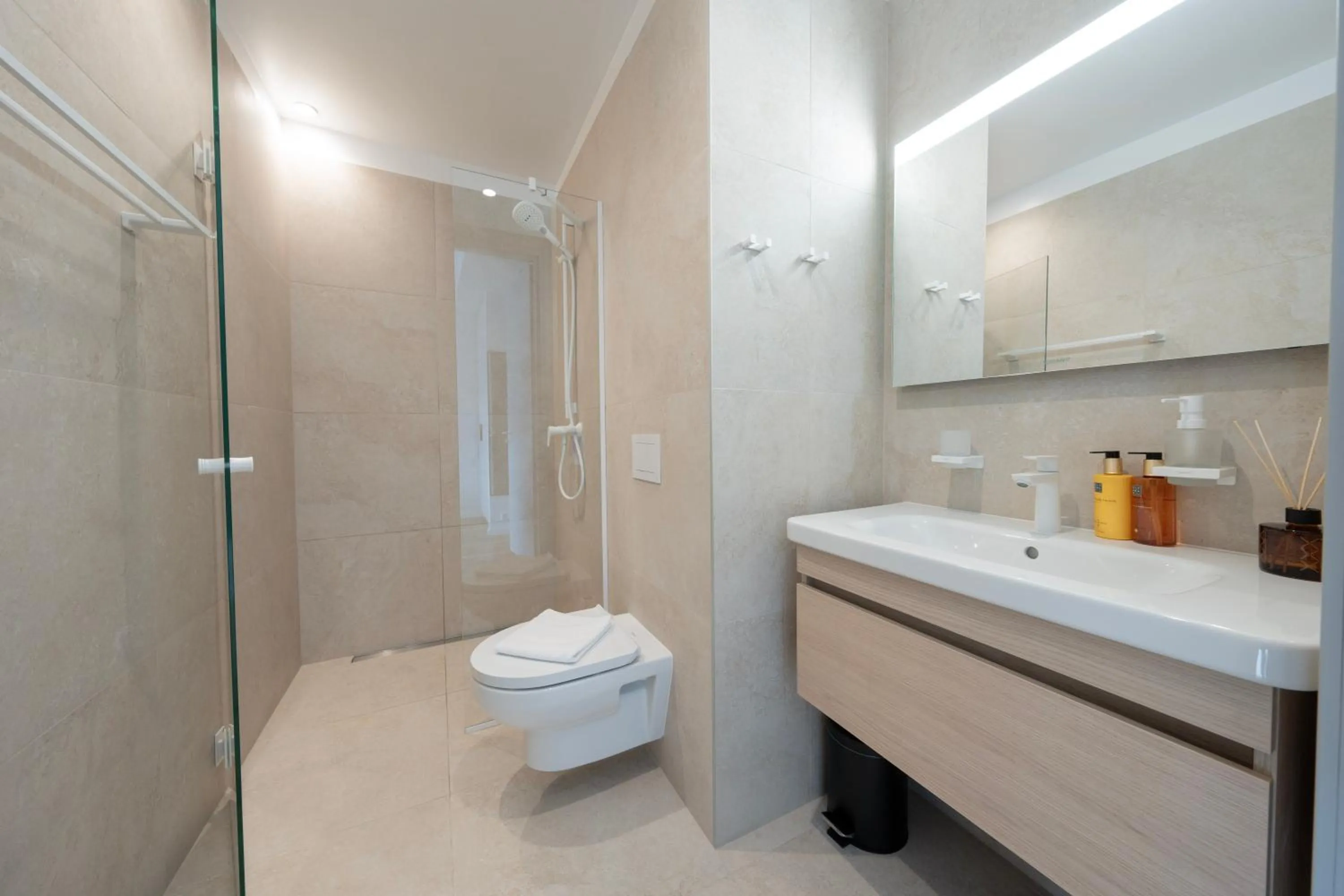 Shower in Bob W Pärnu