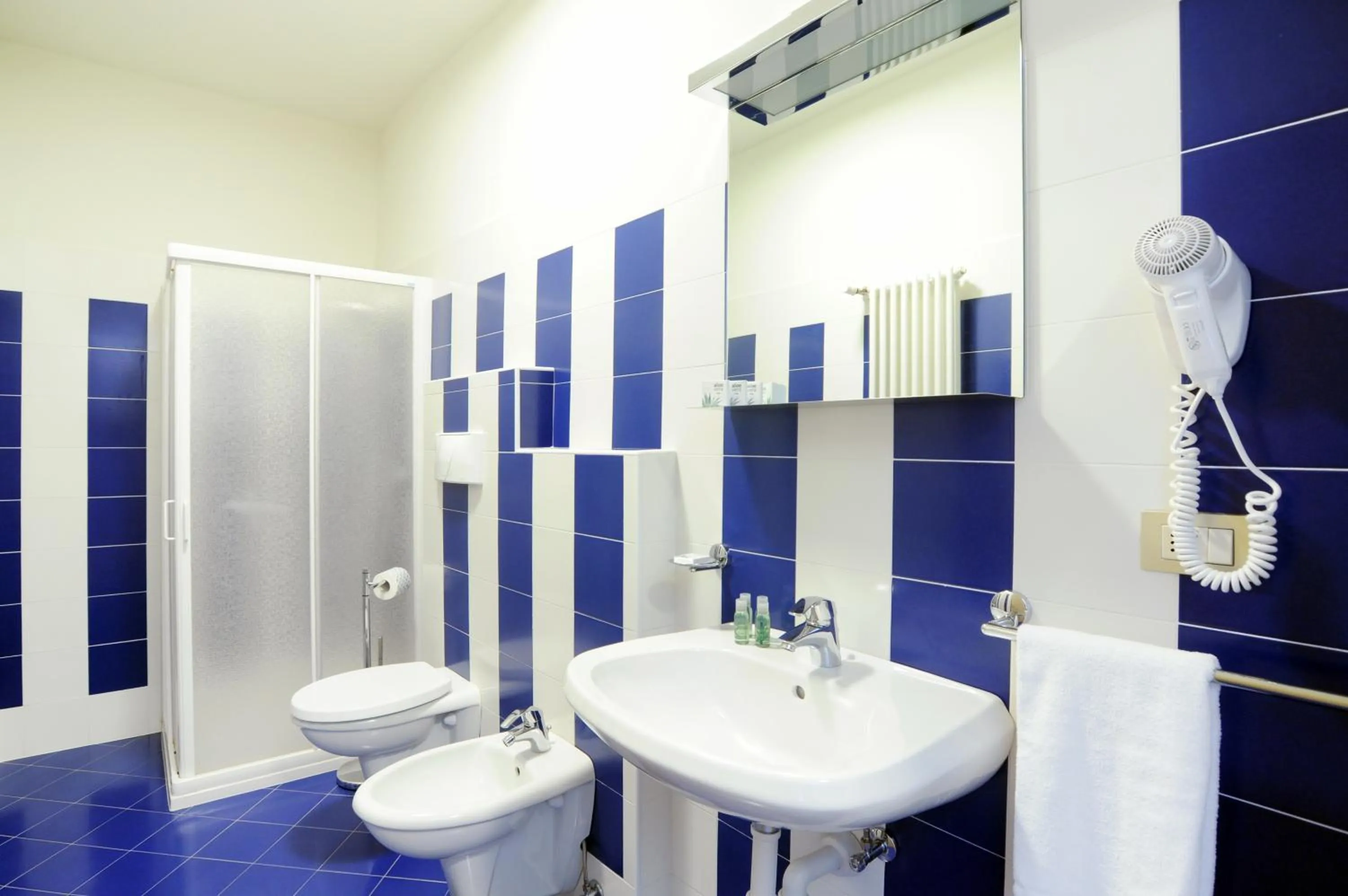 Shower in Hotel Croda Rossa