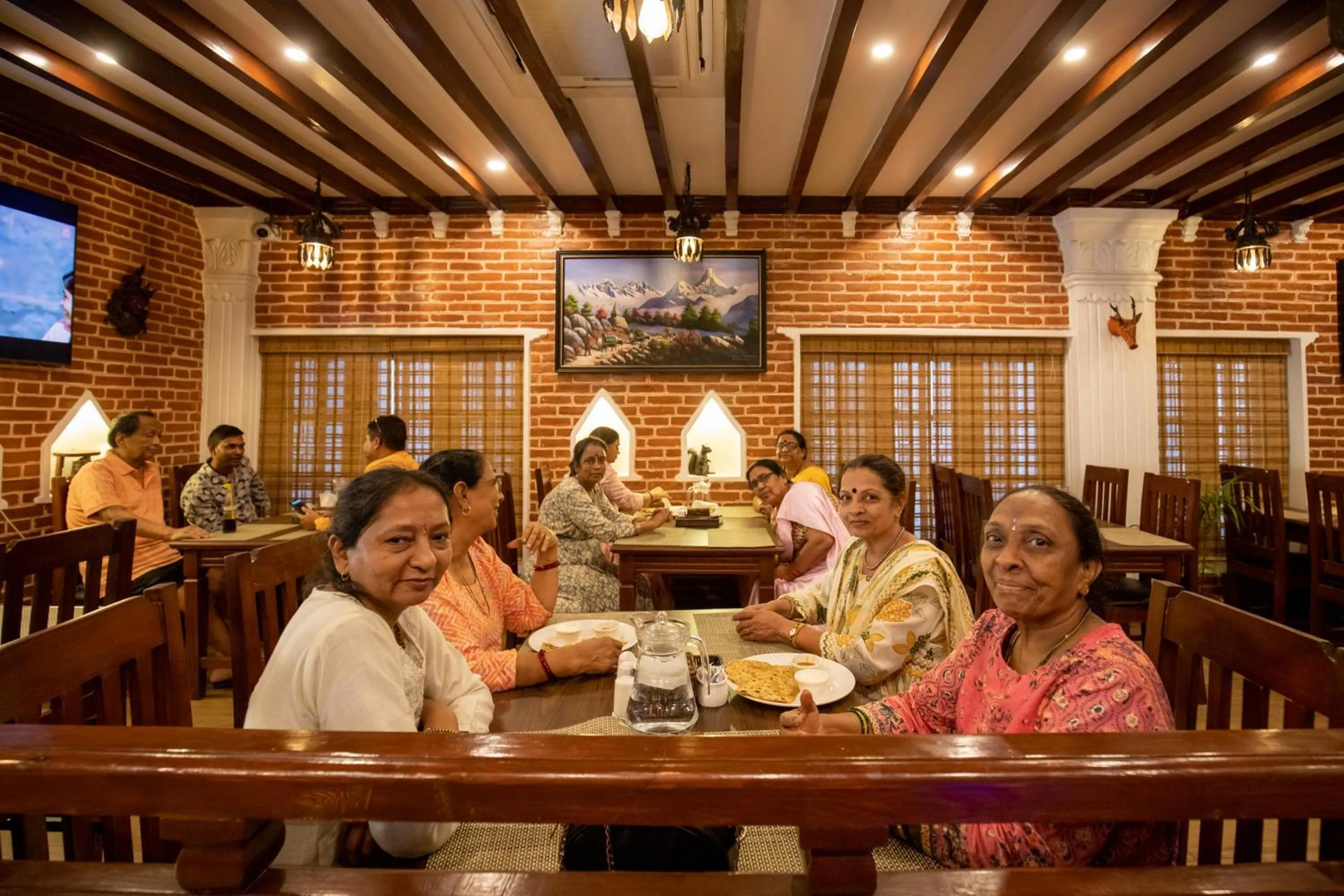 Restaurant/places to eat in Airport Himalaya Boutique Hotel