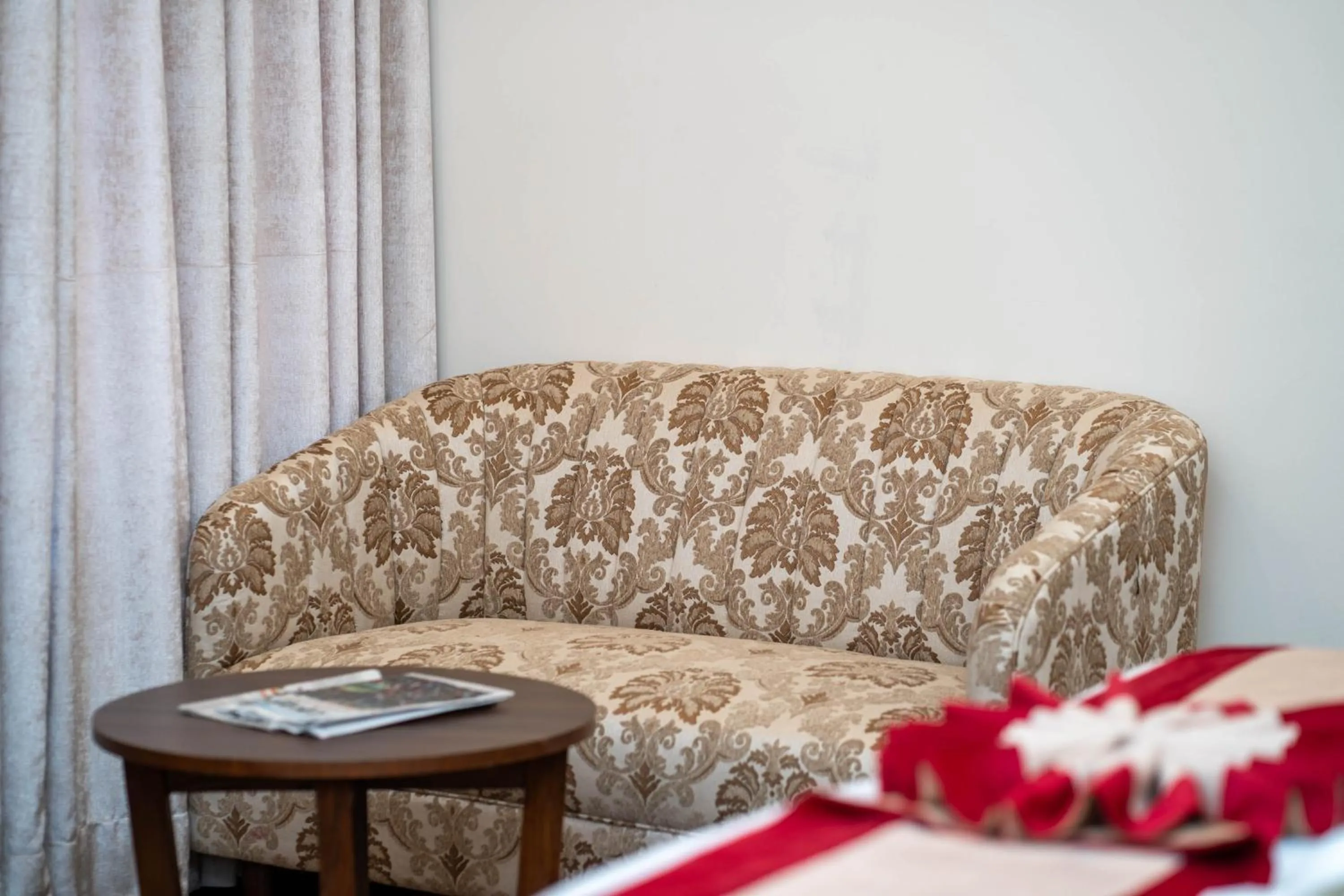 Living room, Bed in Airport Himalaya Boutique Hotel