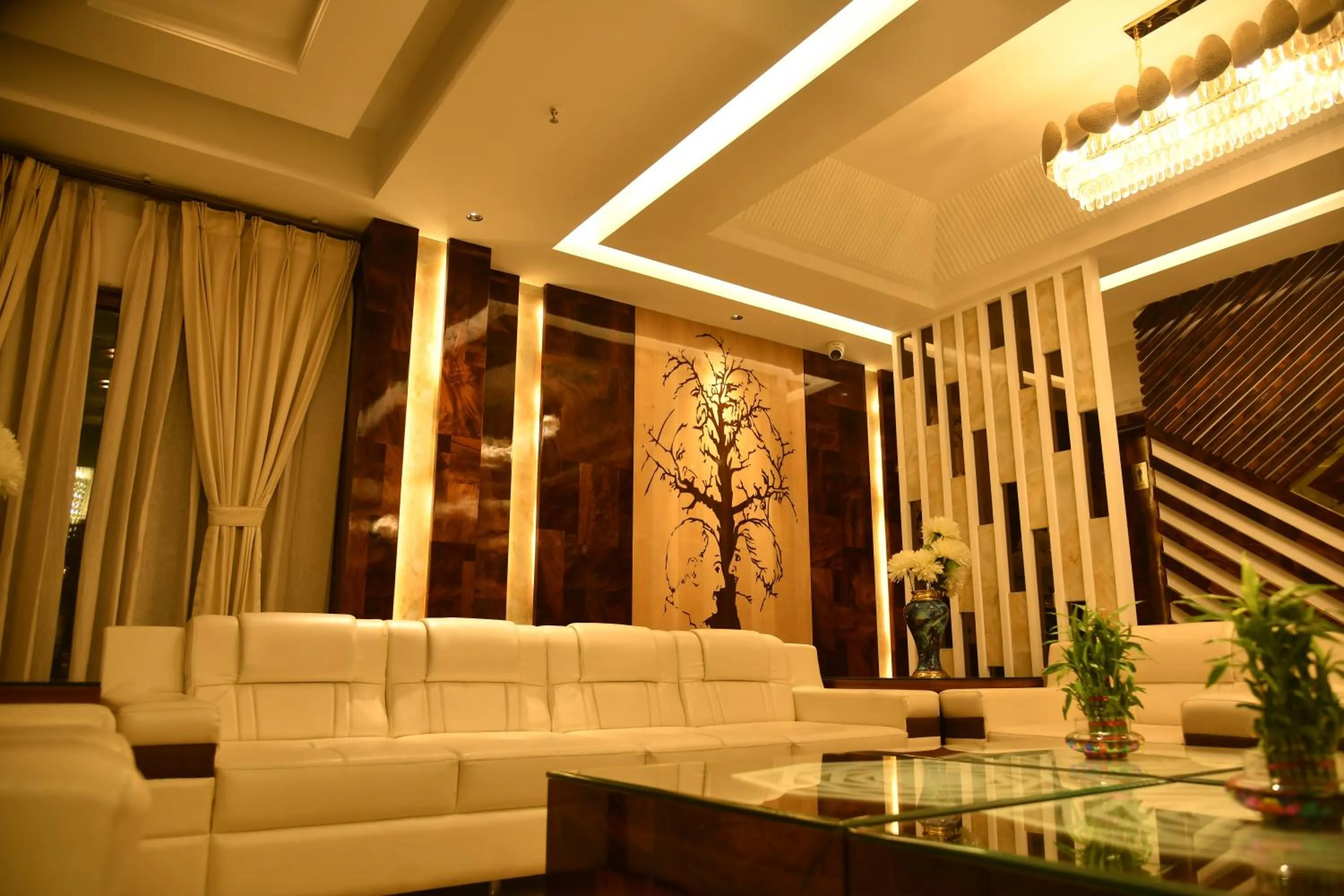 Lobby or reception in HOTEL SUNCITY PALACE