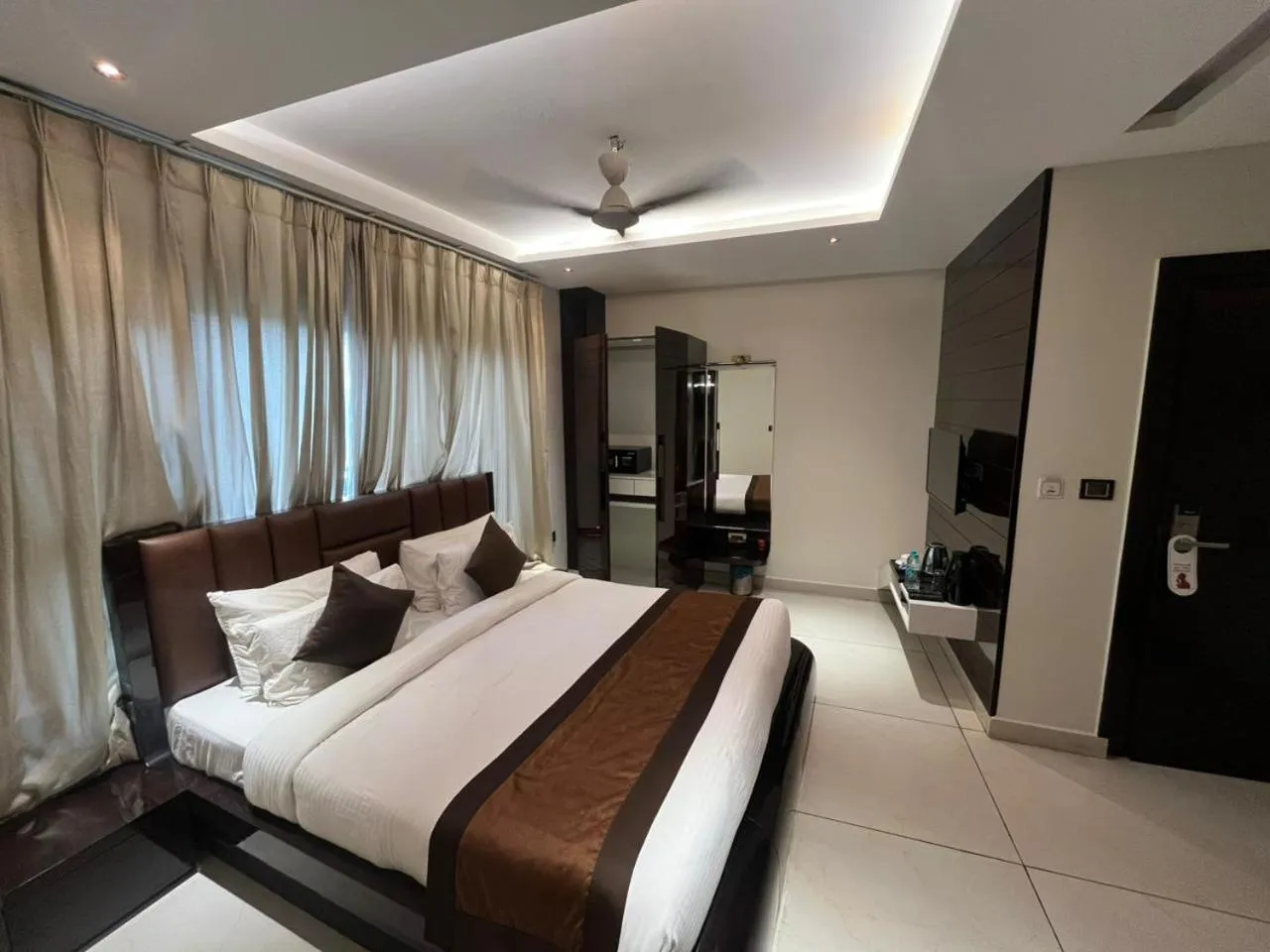 Photo of the whole room, Bed in HOTEL SUNCITY PALACE