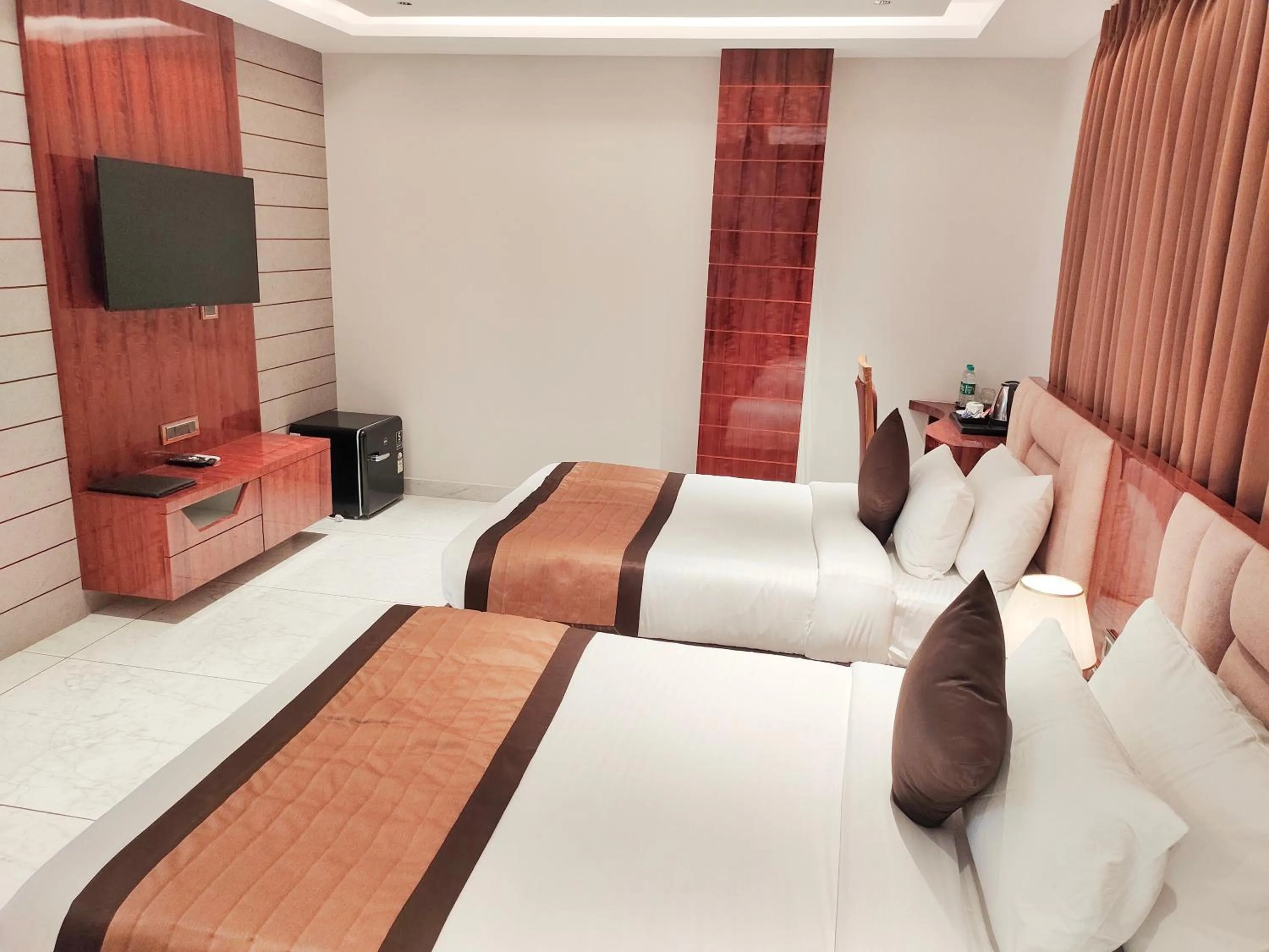 Photo of the whole room, Bed in HOTEL SUNCITY PALACE