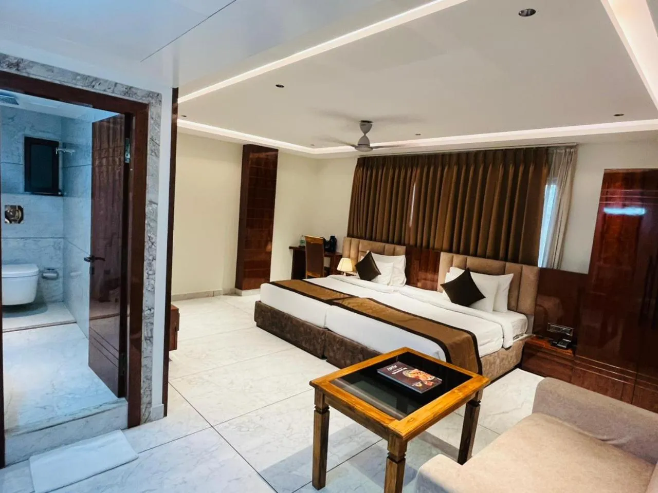 Bedroom, Bed in HOTEL SUNCITY PALACE