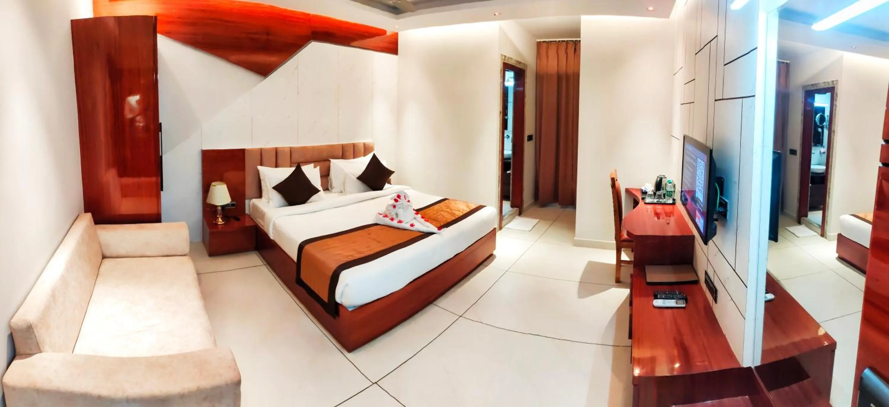 Bedroom, Bed in HOTEL SUNCITY PALACE