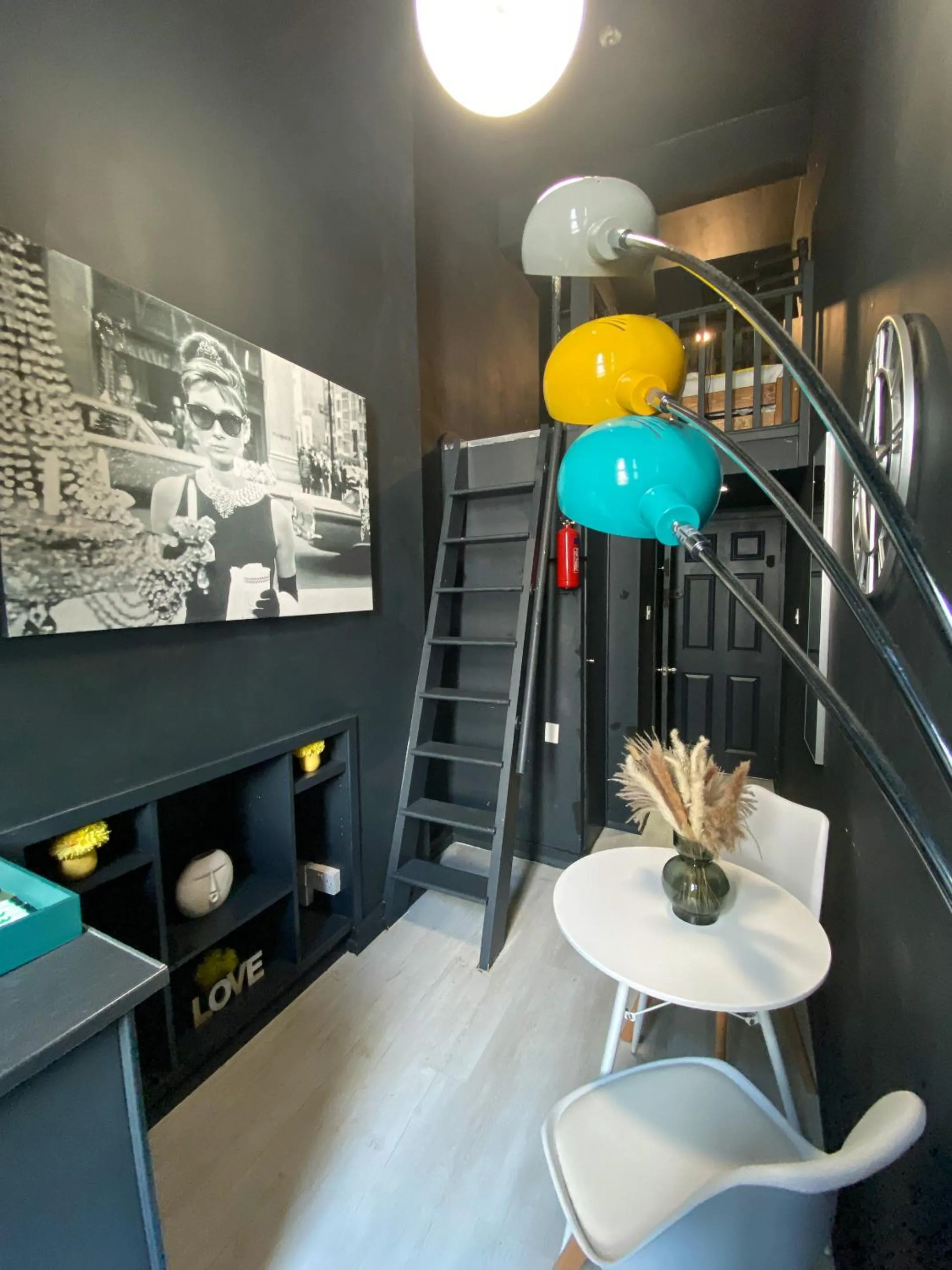 Bedroom in Modern Studios Close To Hyde Park