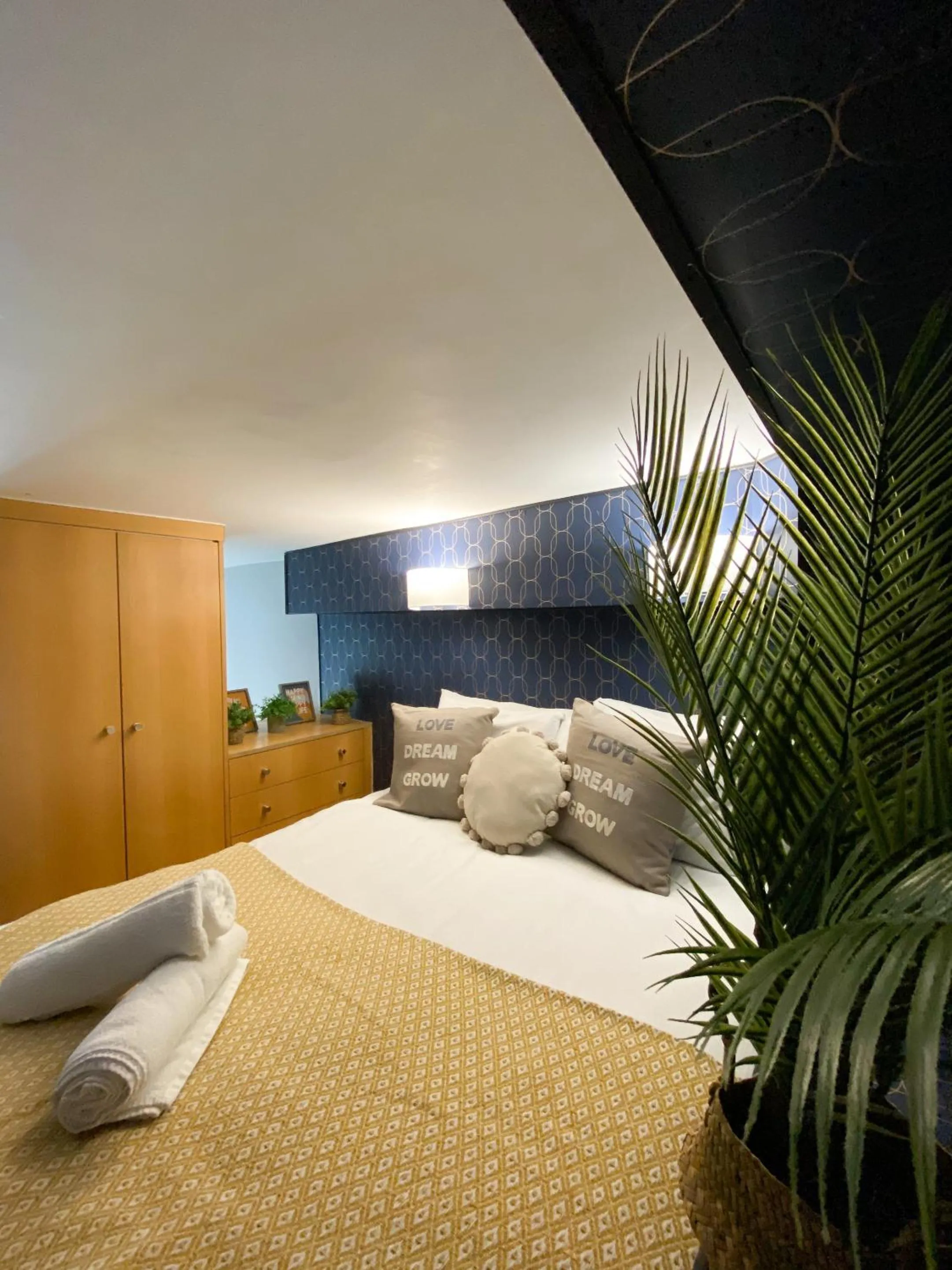 Bedroom, Bed in Modern Studios Close To Hyde Park