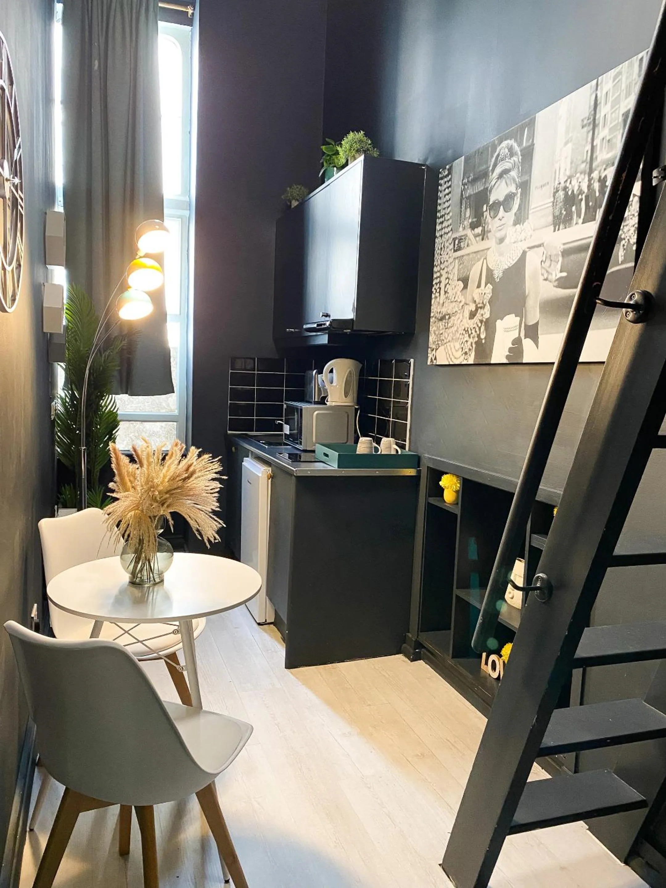 Bedroom in Modern Studios Close To Hyde Park