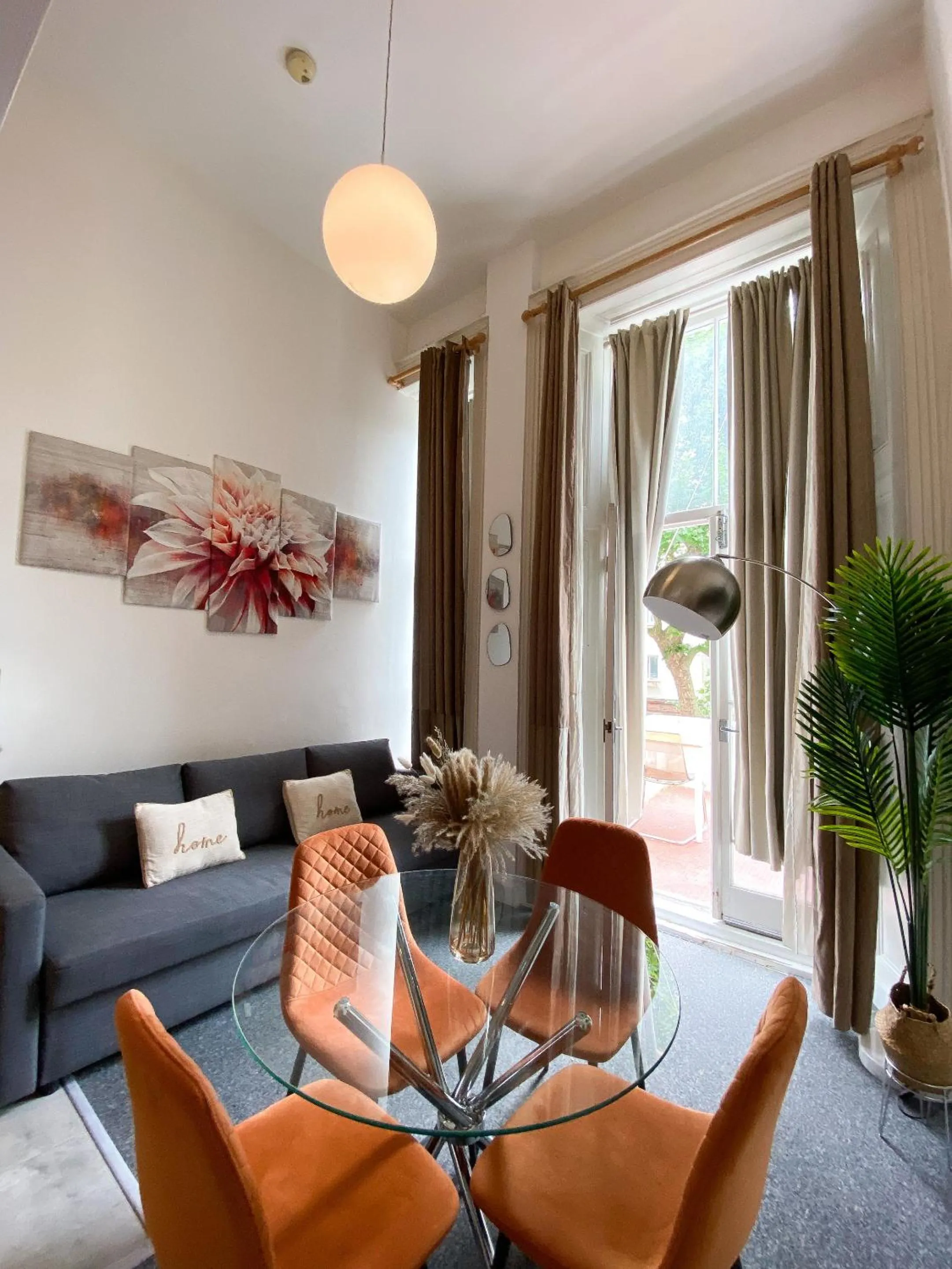 Living room in Modern Studios Close To Hyde Park