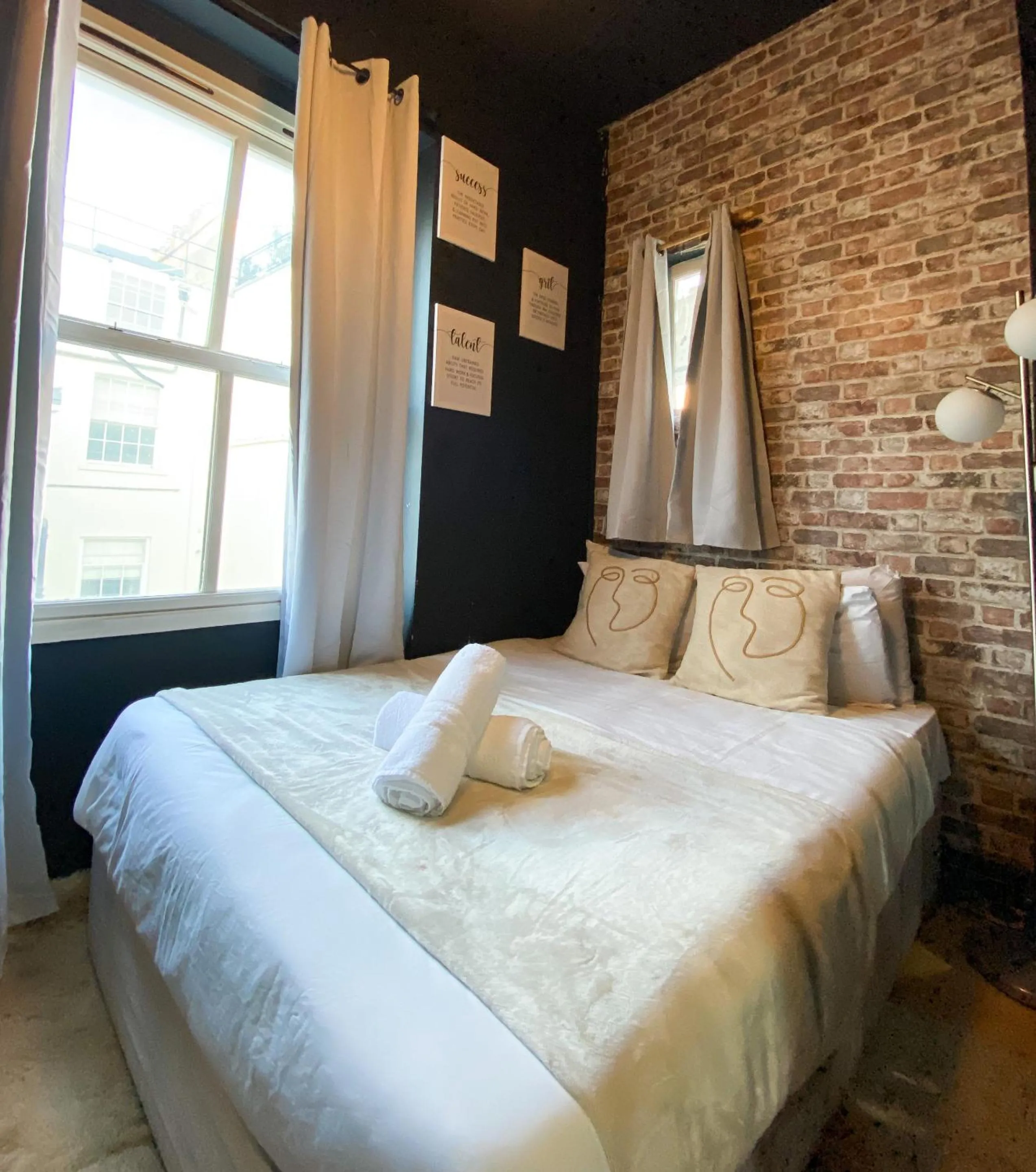 Bedroom, Bed in Modern Studios Close To Hyde Park