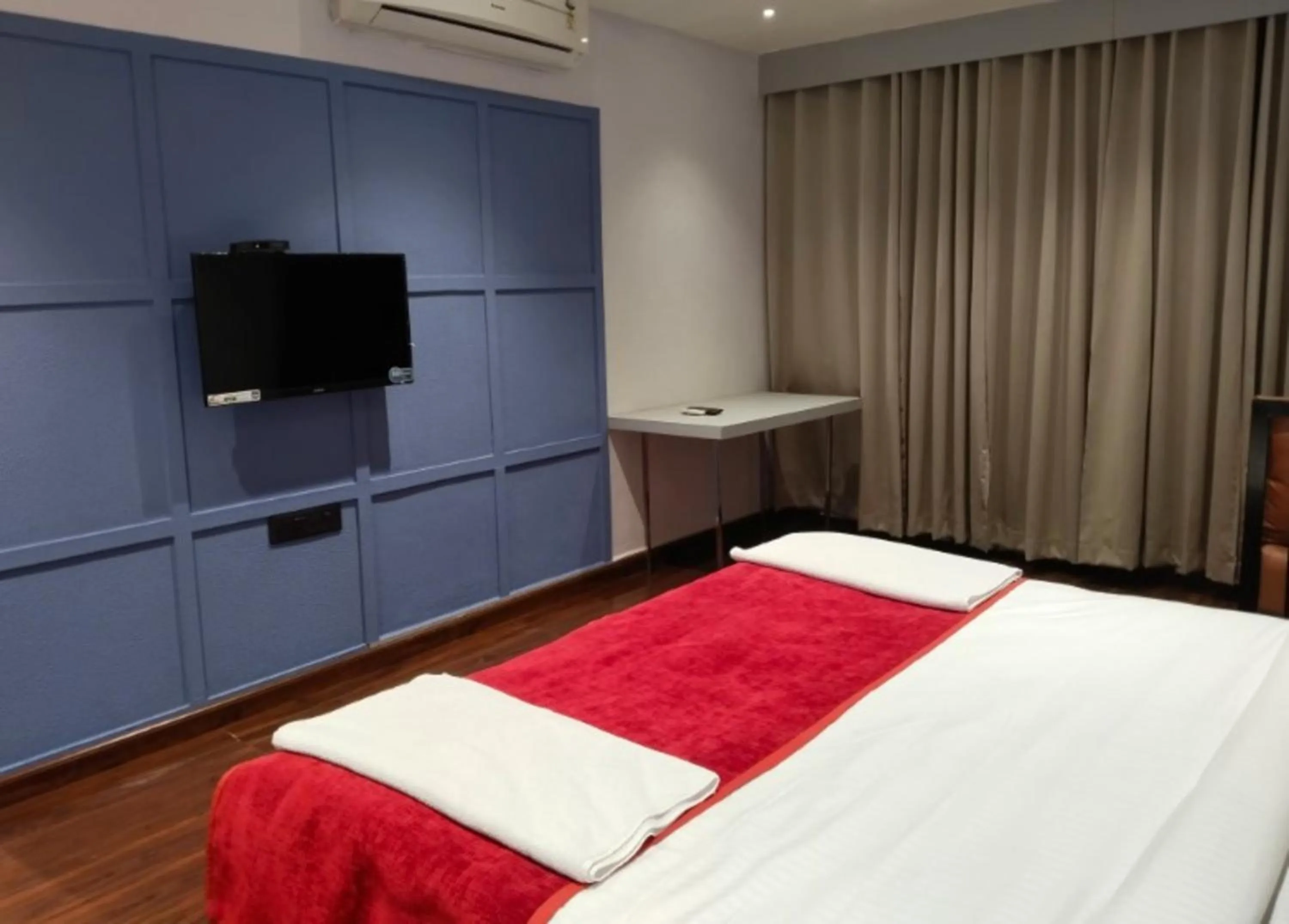 TV and multimedia, Bed in Hotel Balaji Central