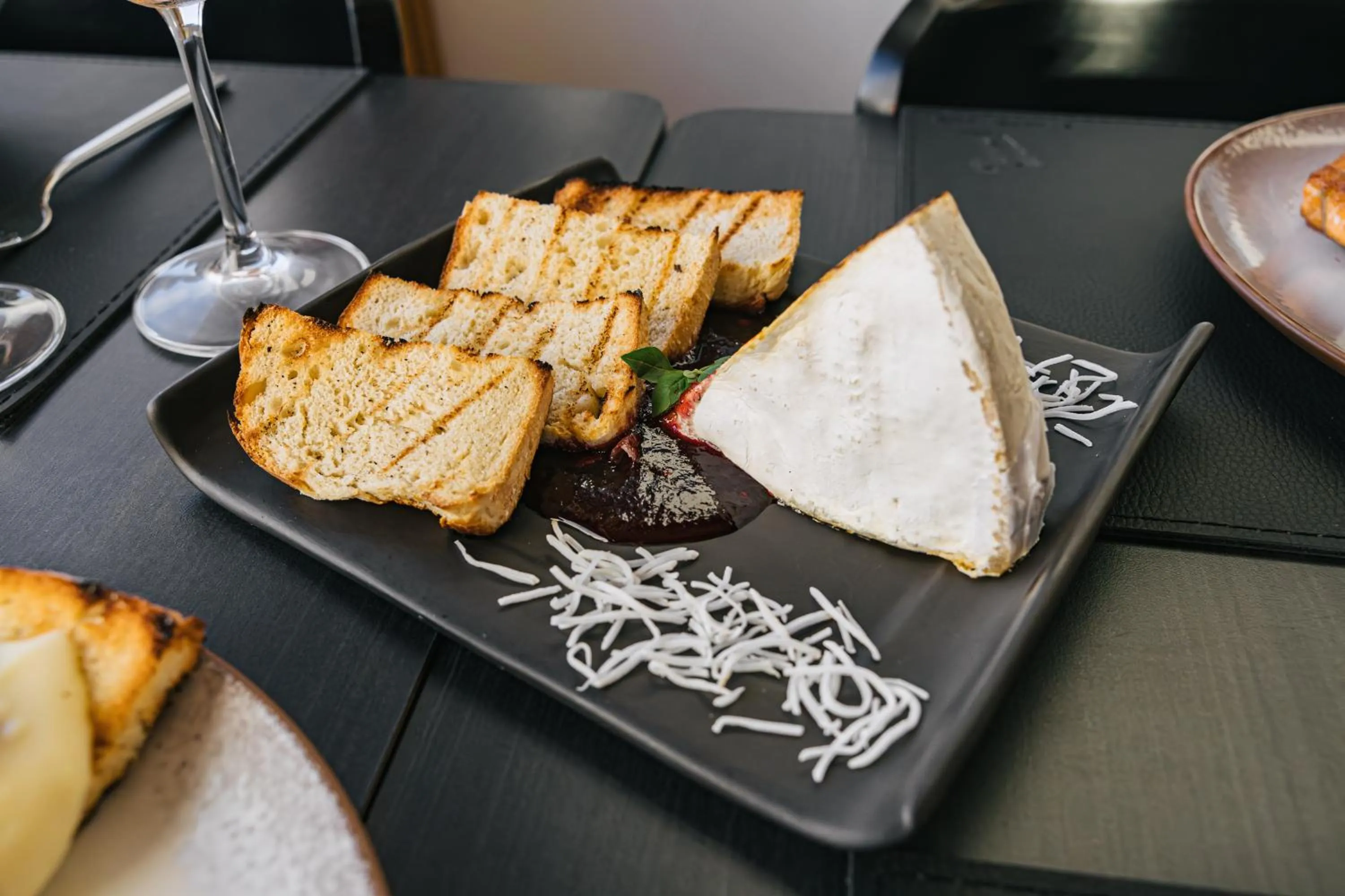 Food close-up in Hotel Boutique Vinícola Araucária by Slaviero Hotéis