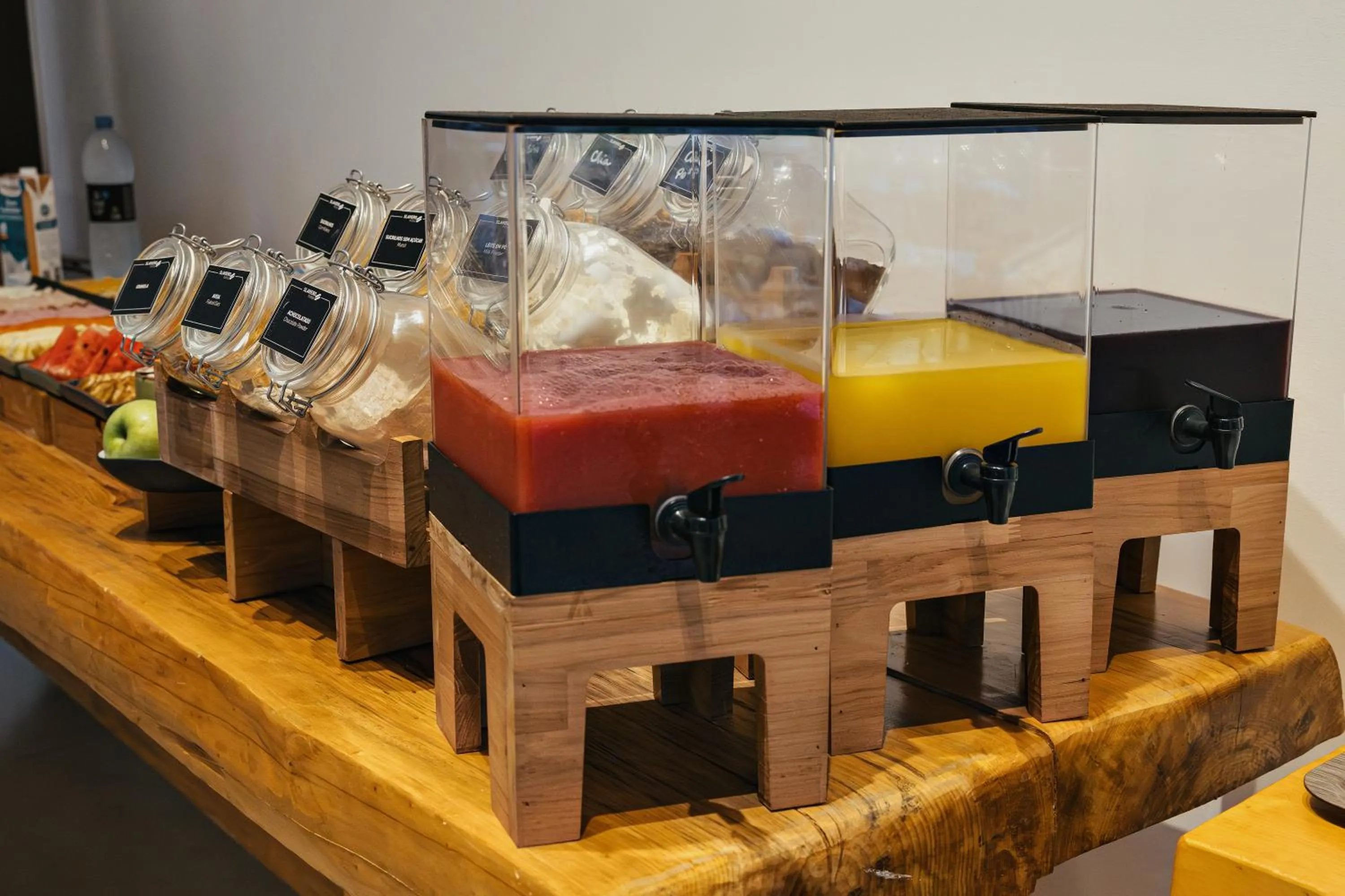 Breakfast in Hotel Boutique Vinícola Araucária by Slaviero Hotéis